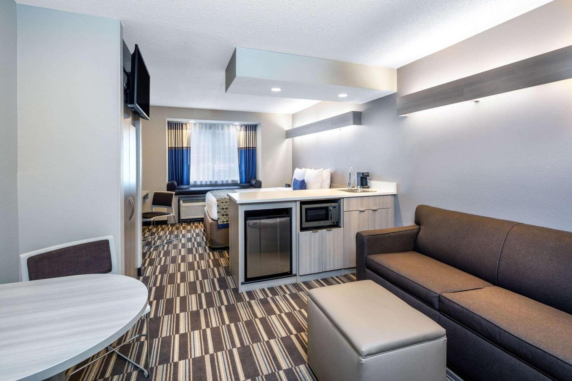 Microtel Inn & Suites by Wyndham Atlanta Buckhead Area photo 10