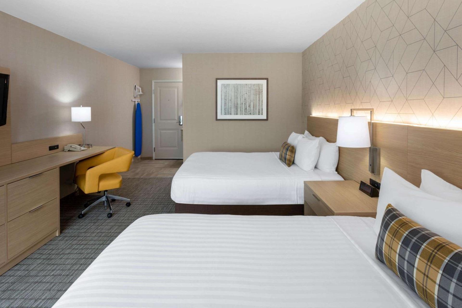 Days Inn & Suites by Wyndham Duluth by the Mall photo 6