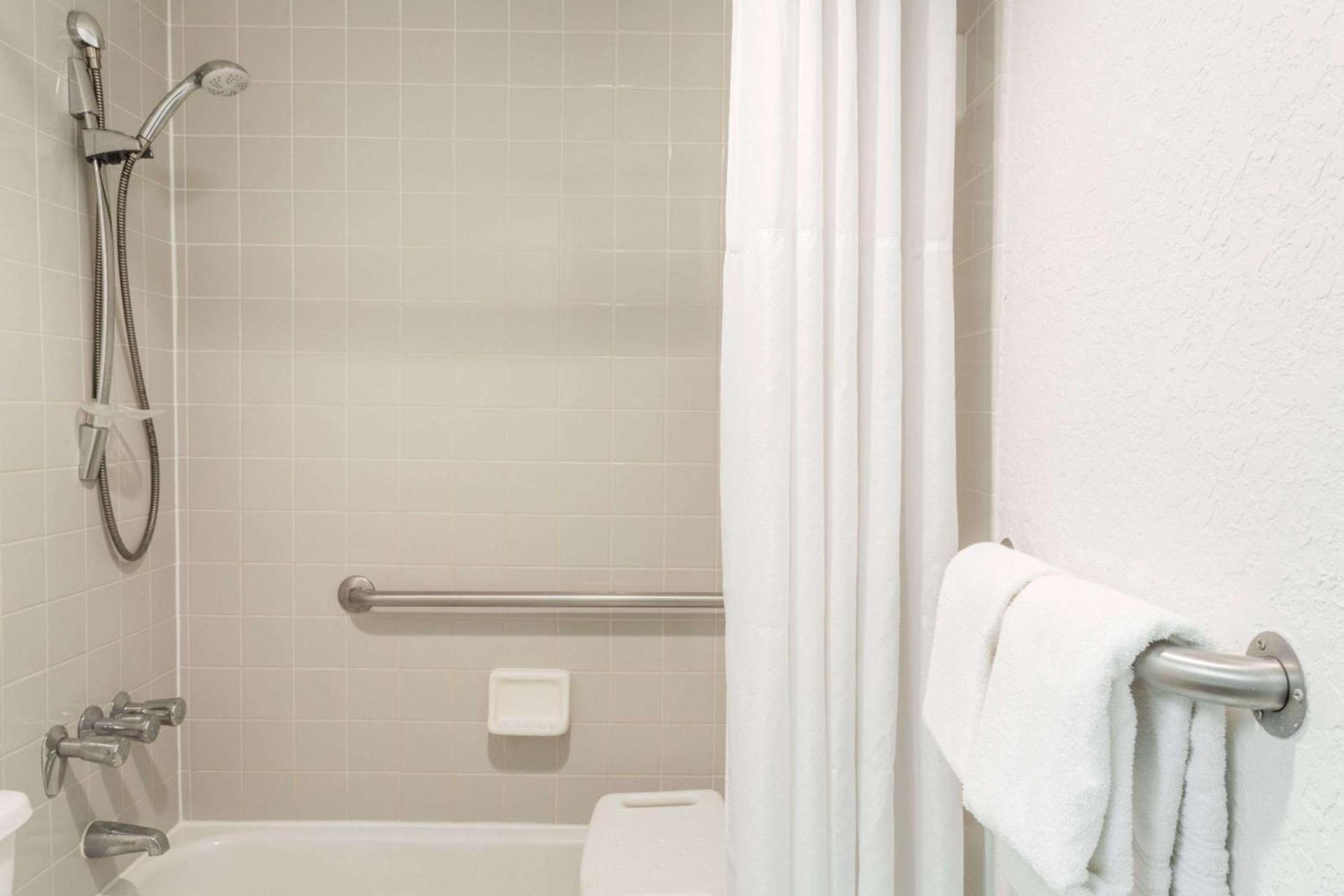 Travelodge by Wyndham Deltona photo 43