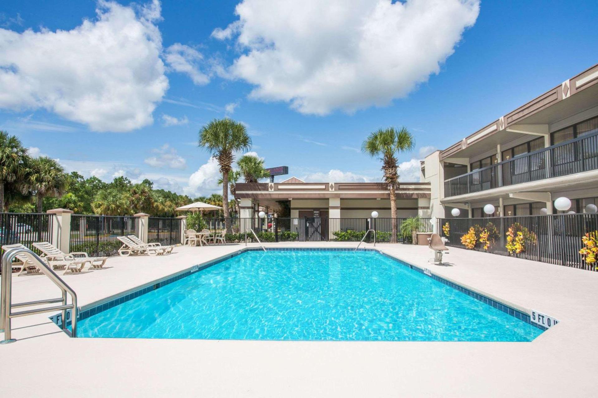 Travelodge by Wyndham Deltona photo 40