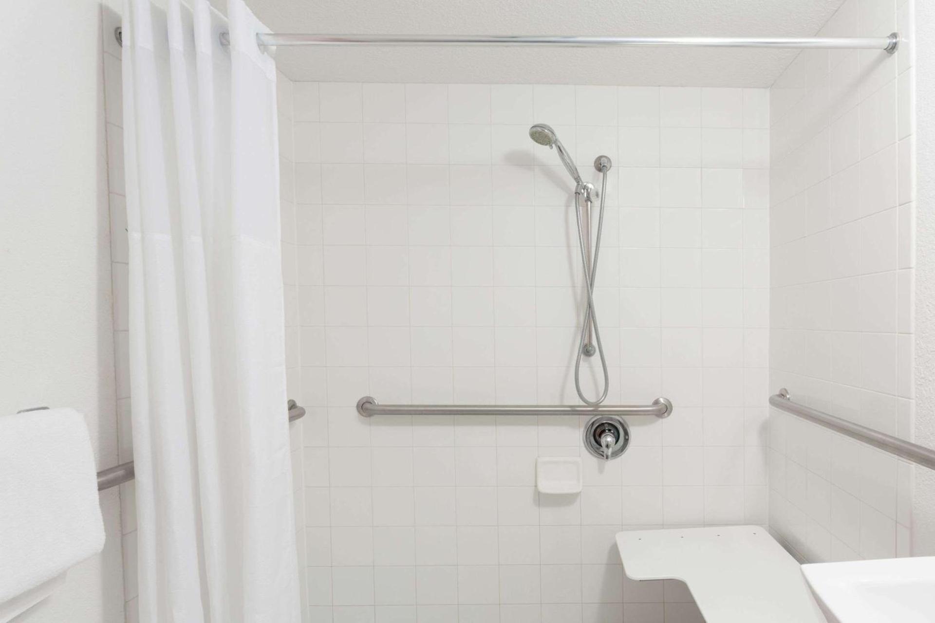 Travelodge by Wyndham Deltona photo 32