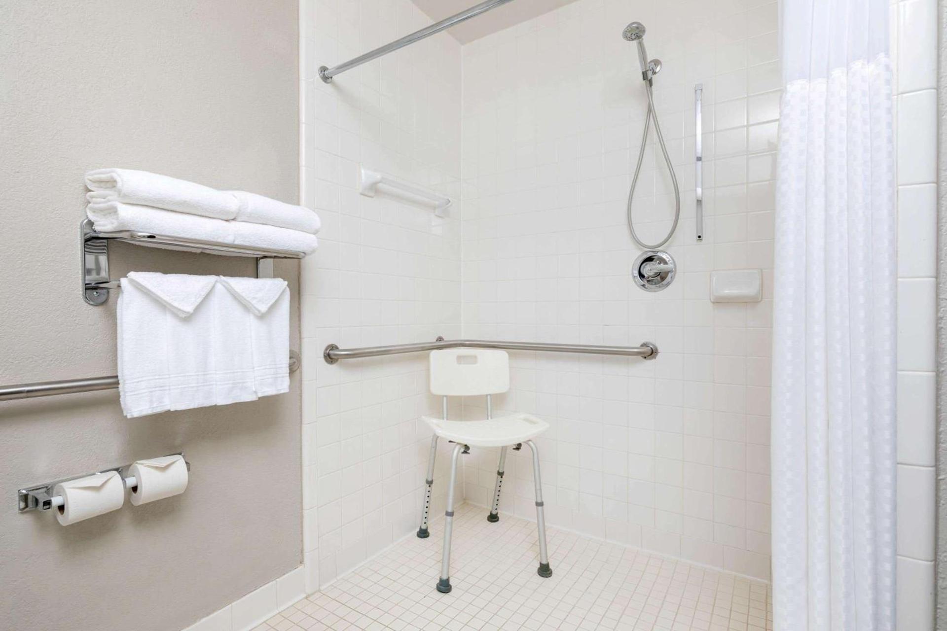 Microtel Inn & Suites by Wyndham Atlanta Buckhead Area photo 5
