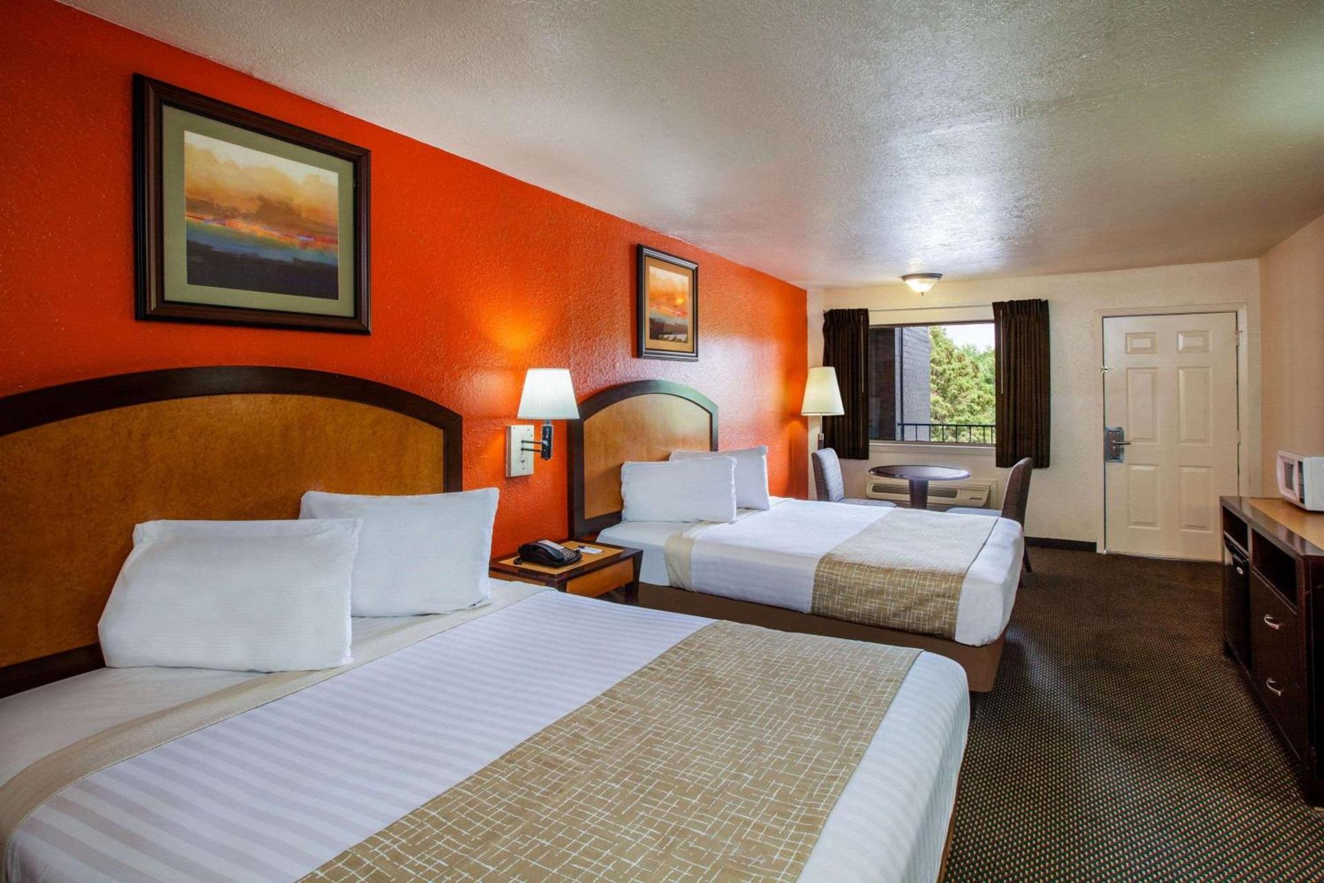 Travelodge by Wyndham Houston Hobby Airport photo 2