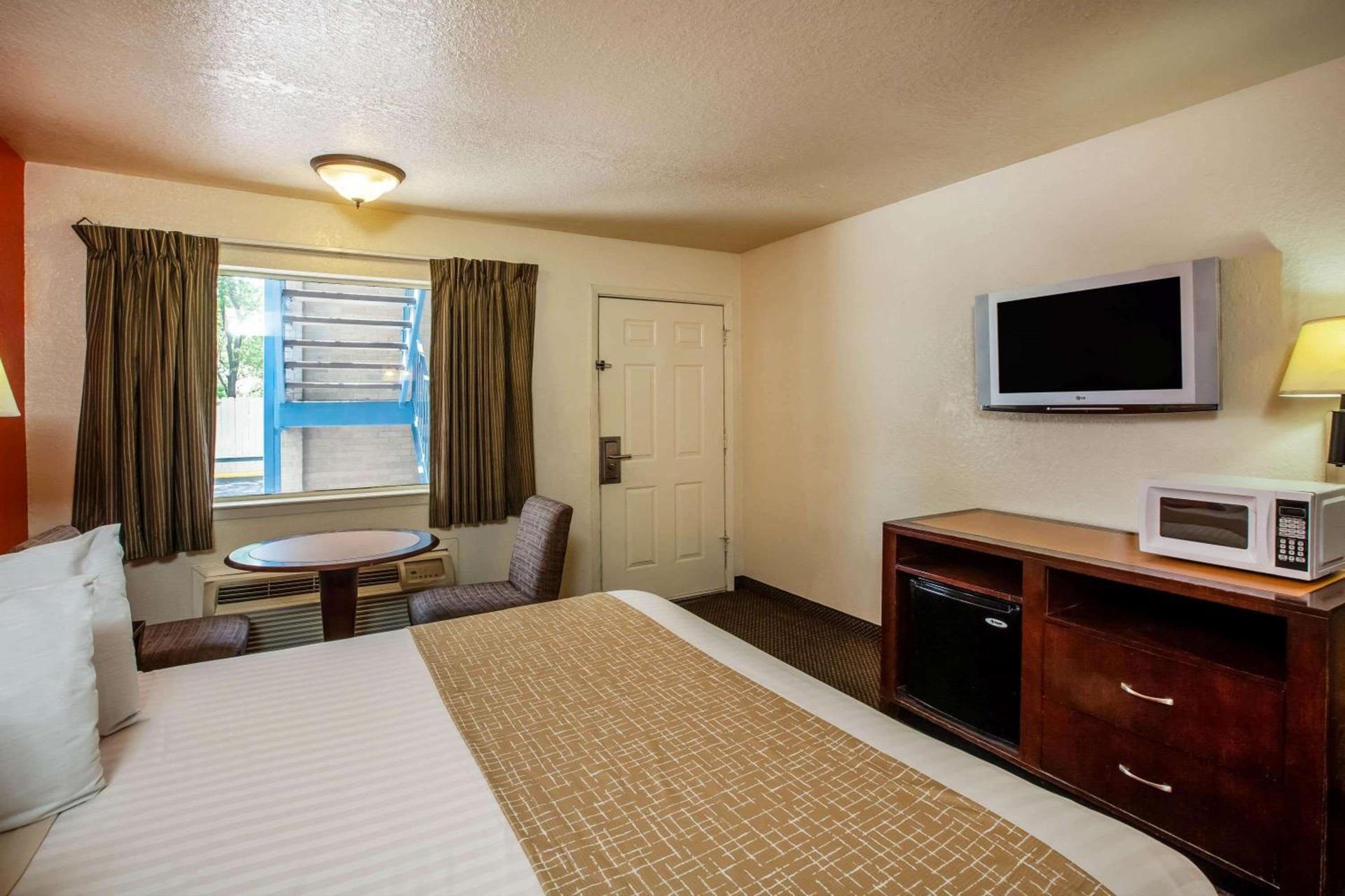 Travelodge by Wyndham Houston Hobby Airport photo 22