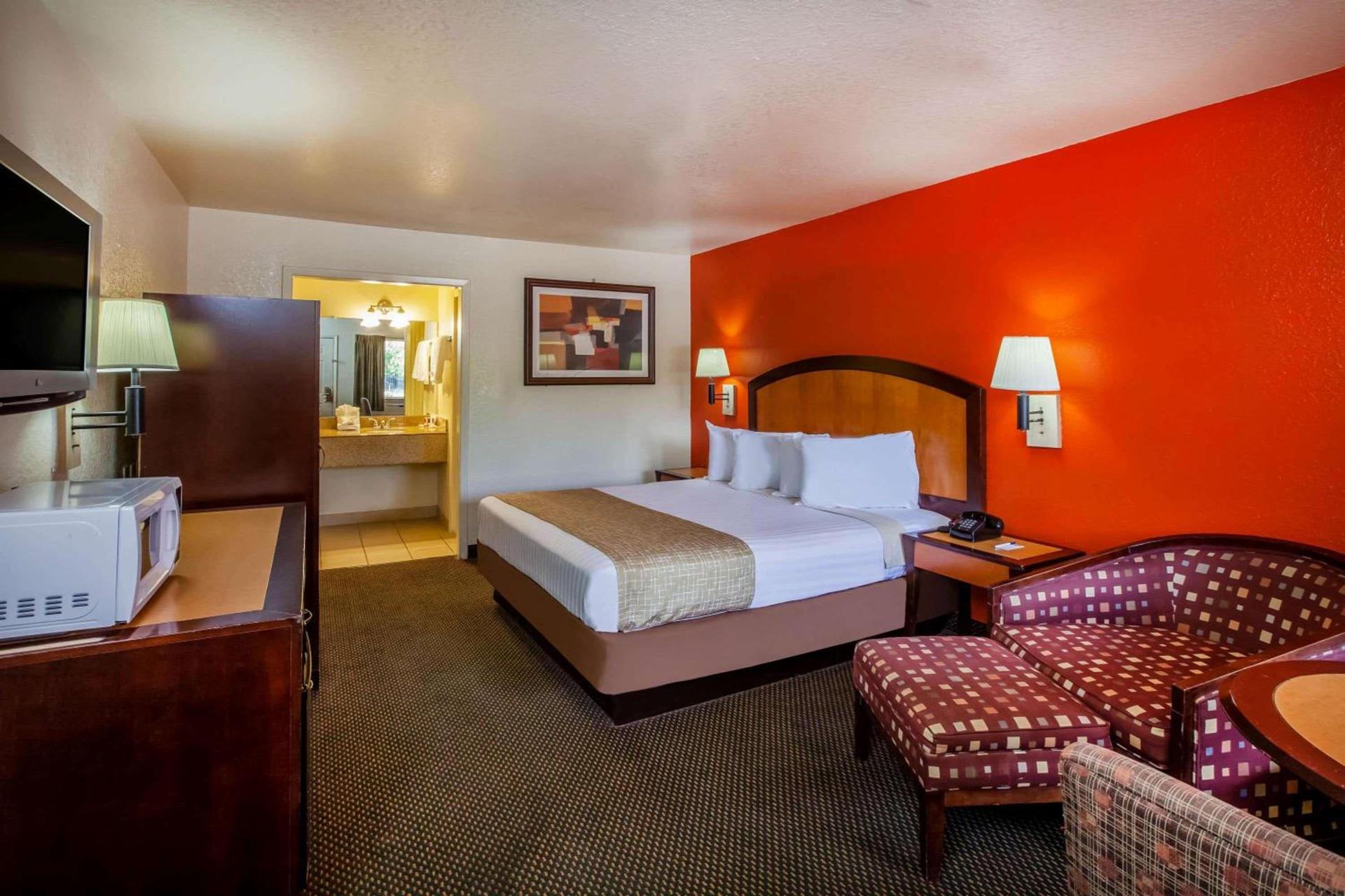 Travelodge by Wyndham Houston Hobby Airport photo 25