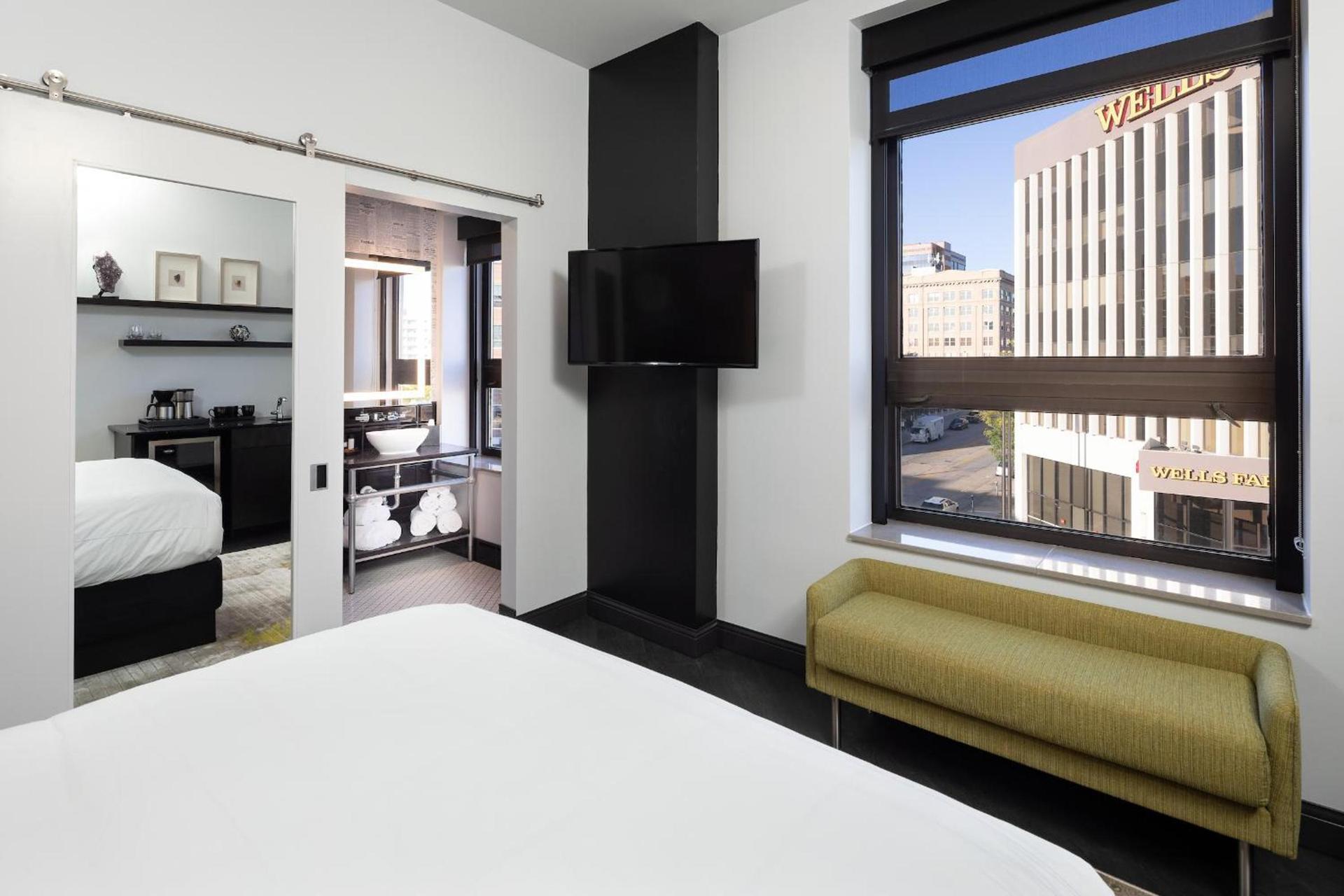 Hotel On Phillips photo 53