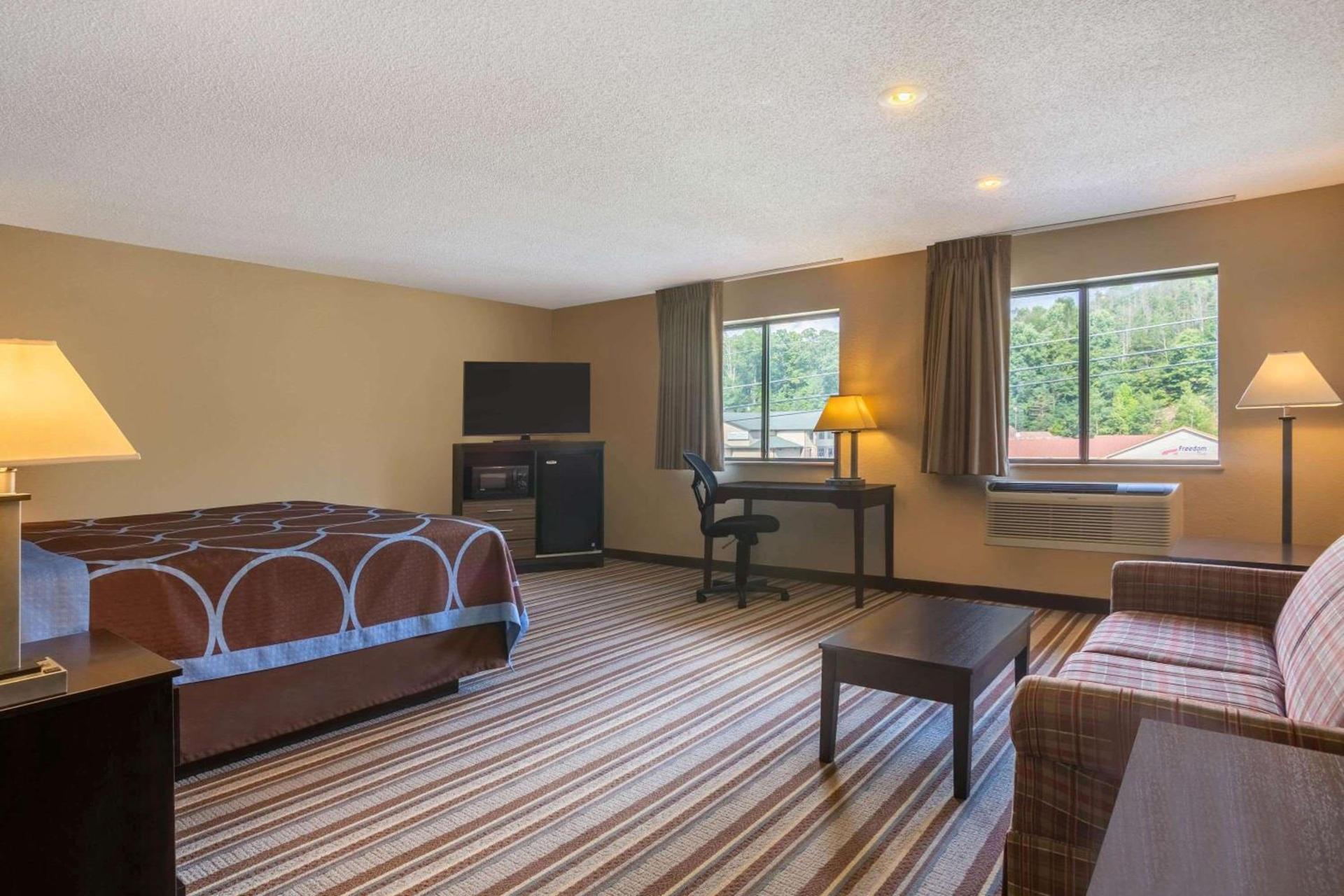 Super 8 by Wyndham Elkins photo 20