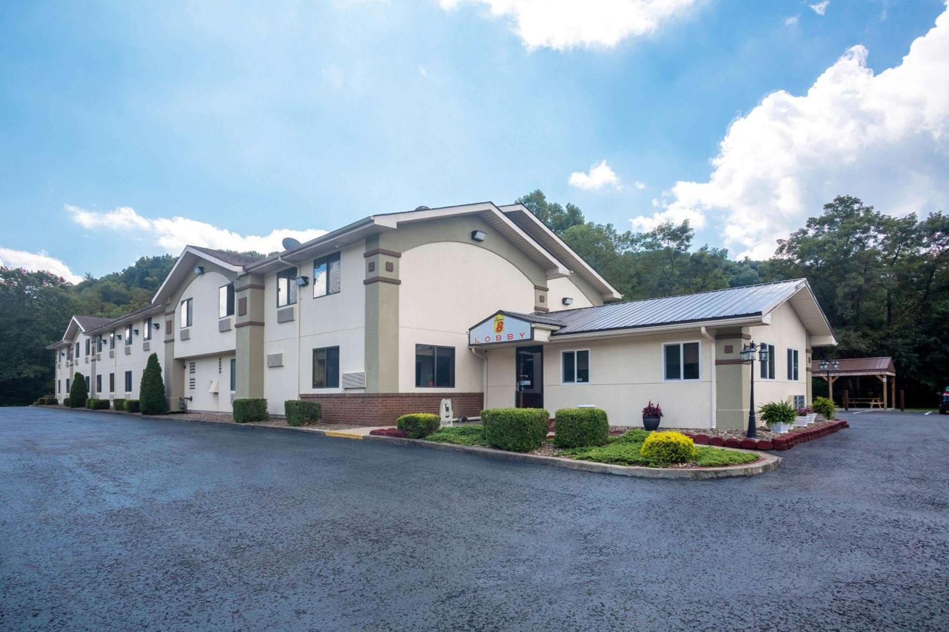 Super 8 by Wyndham Elkins photo 18