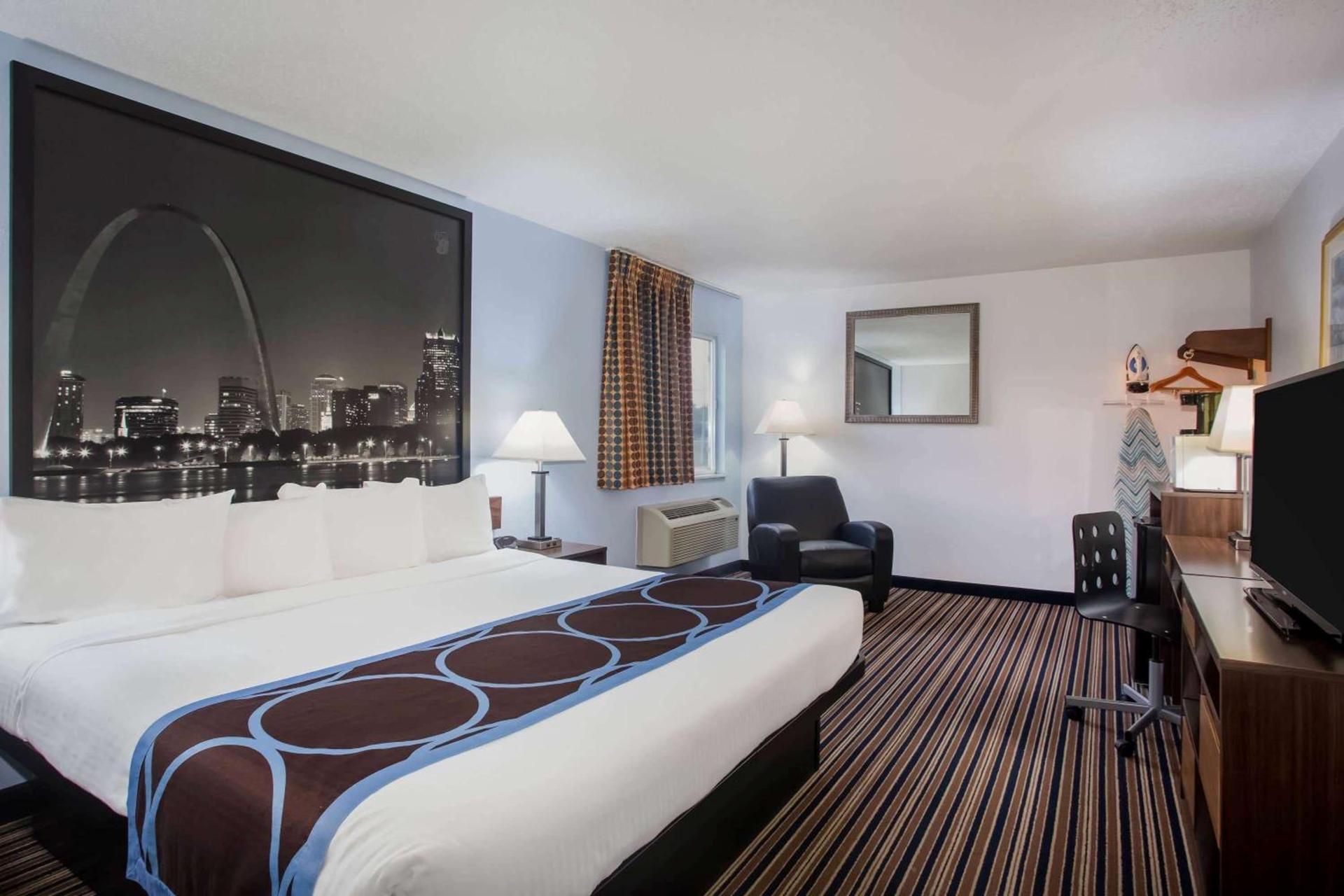 Super 8 by Wyndham Washington photo 9