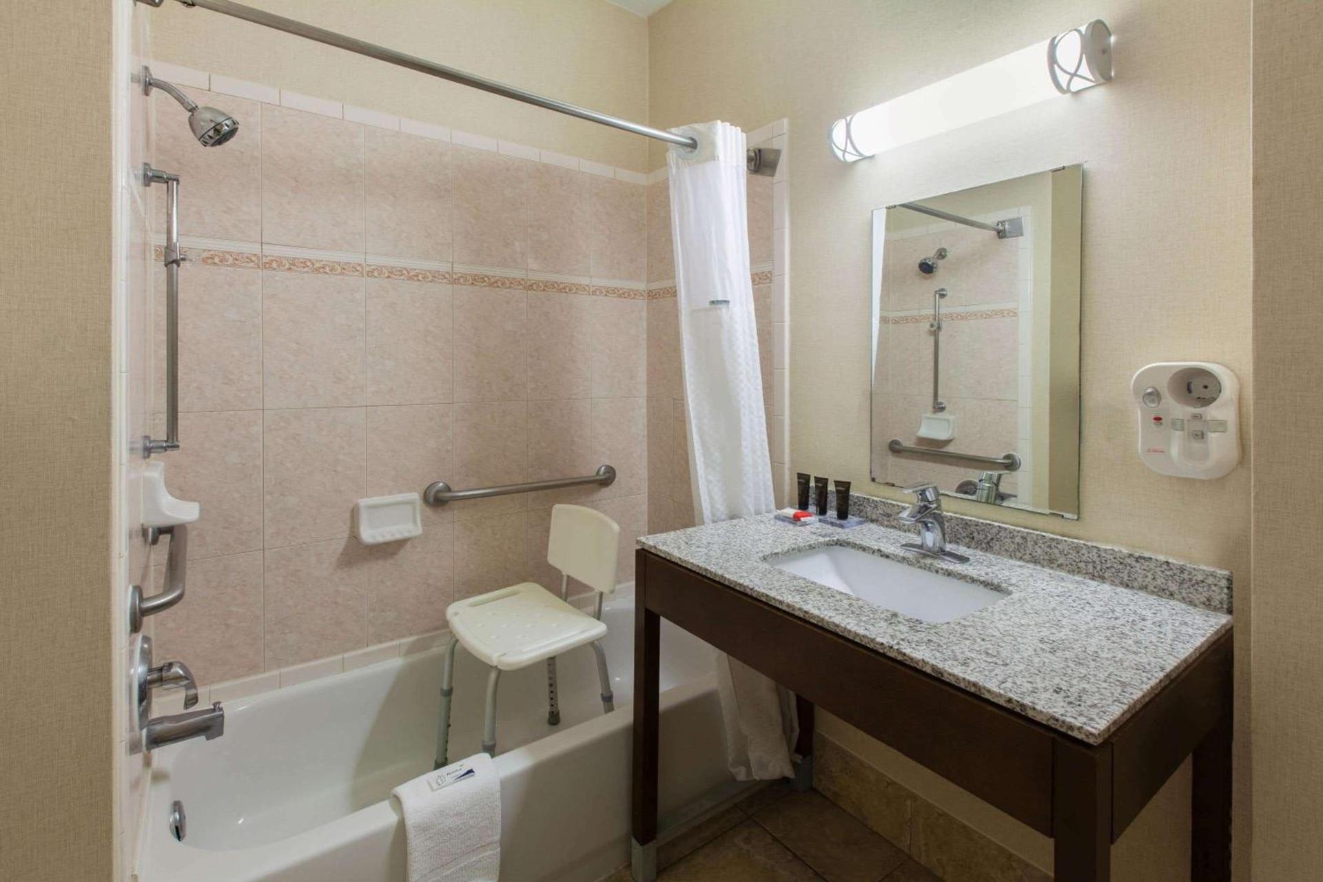 Wingate By Wyndham Houston / Willowbrook photo 6