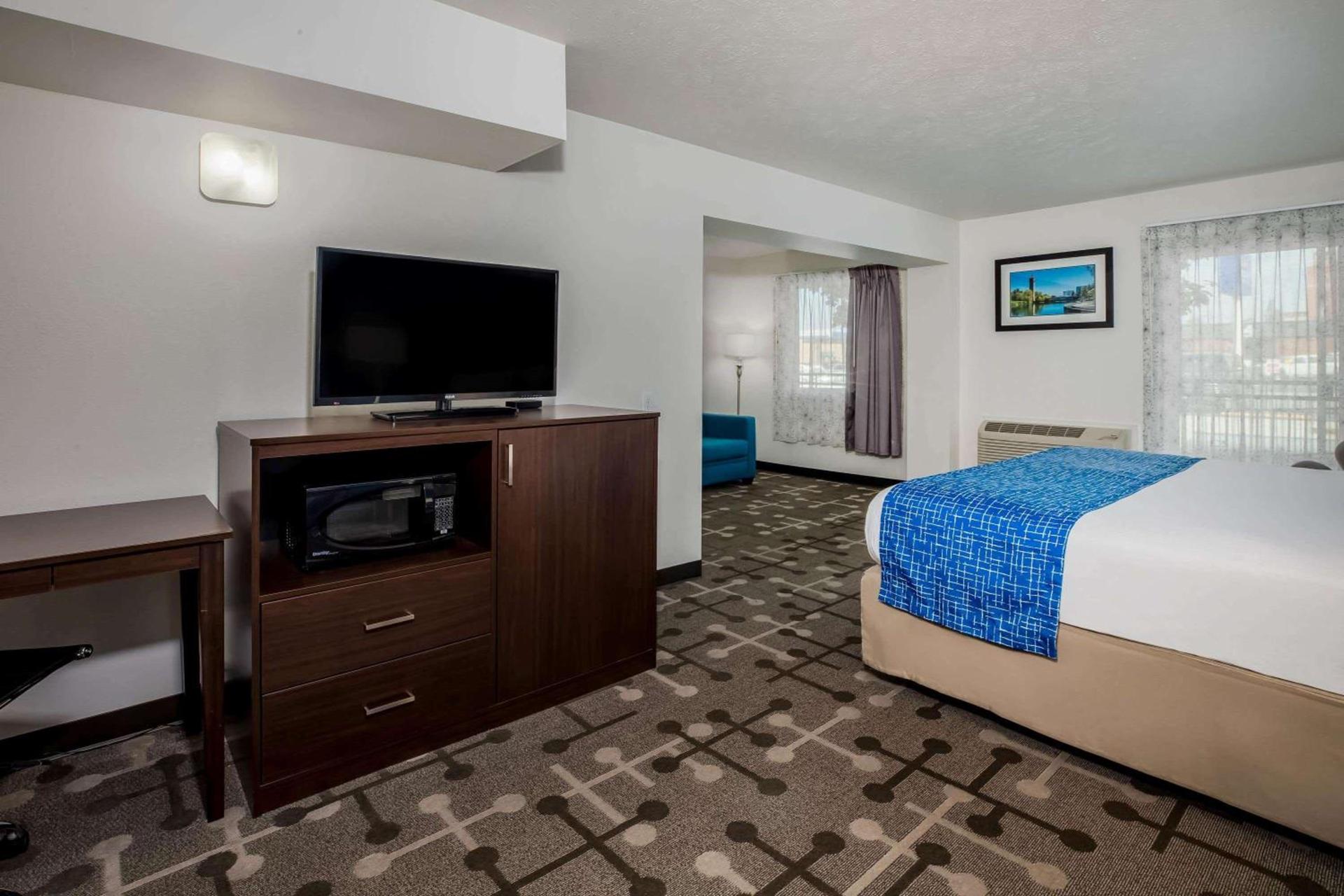 Baymont by Wyndham Spokane photo 7