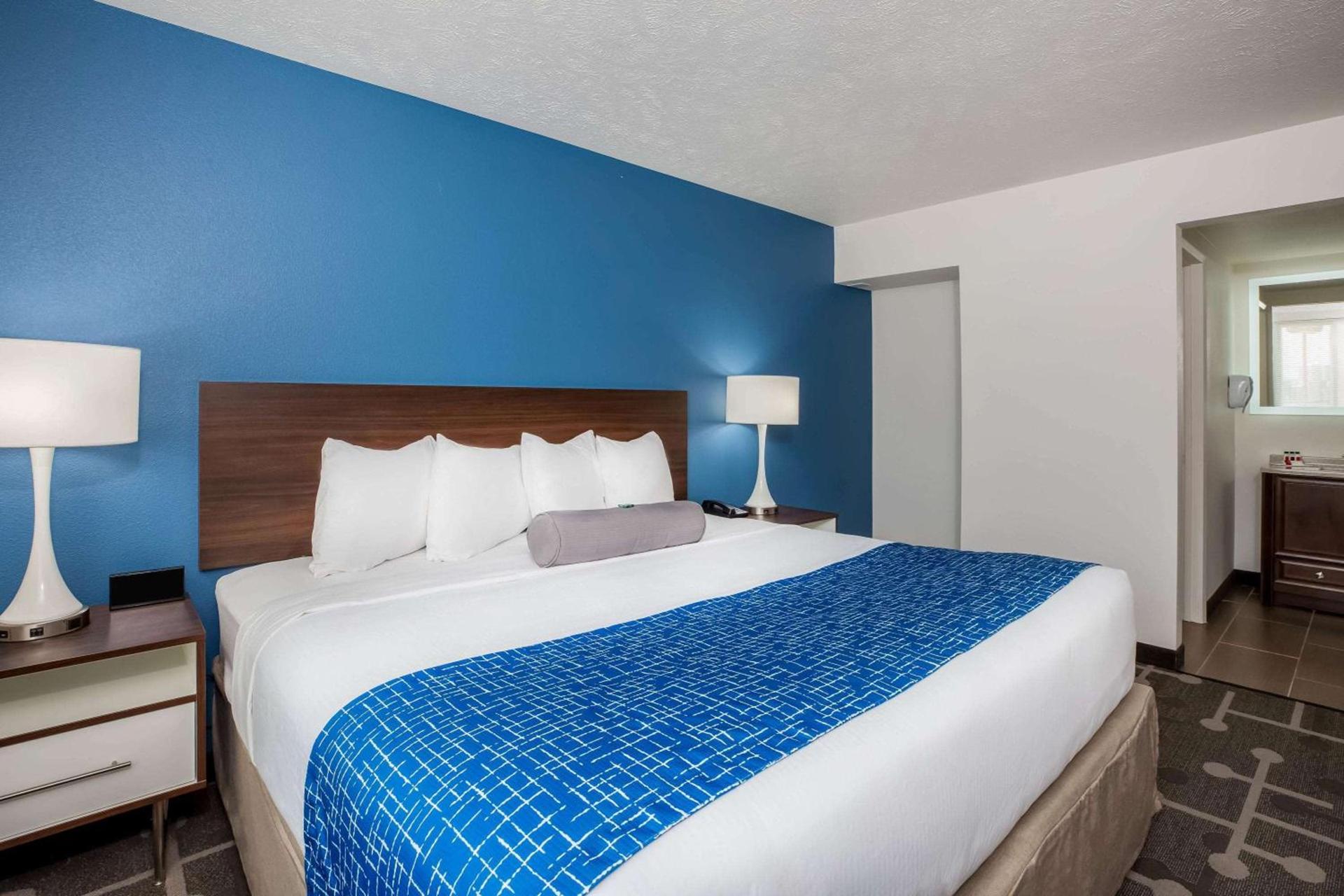 Baymont by Wyndham Spokane photo 5