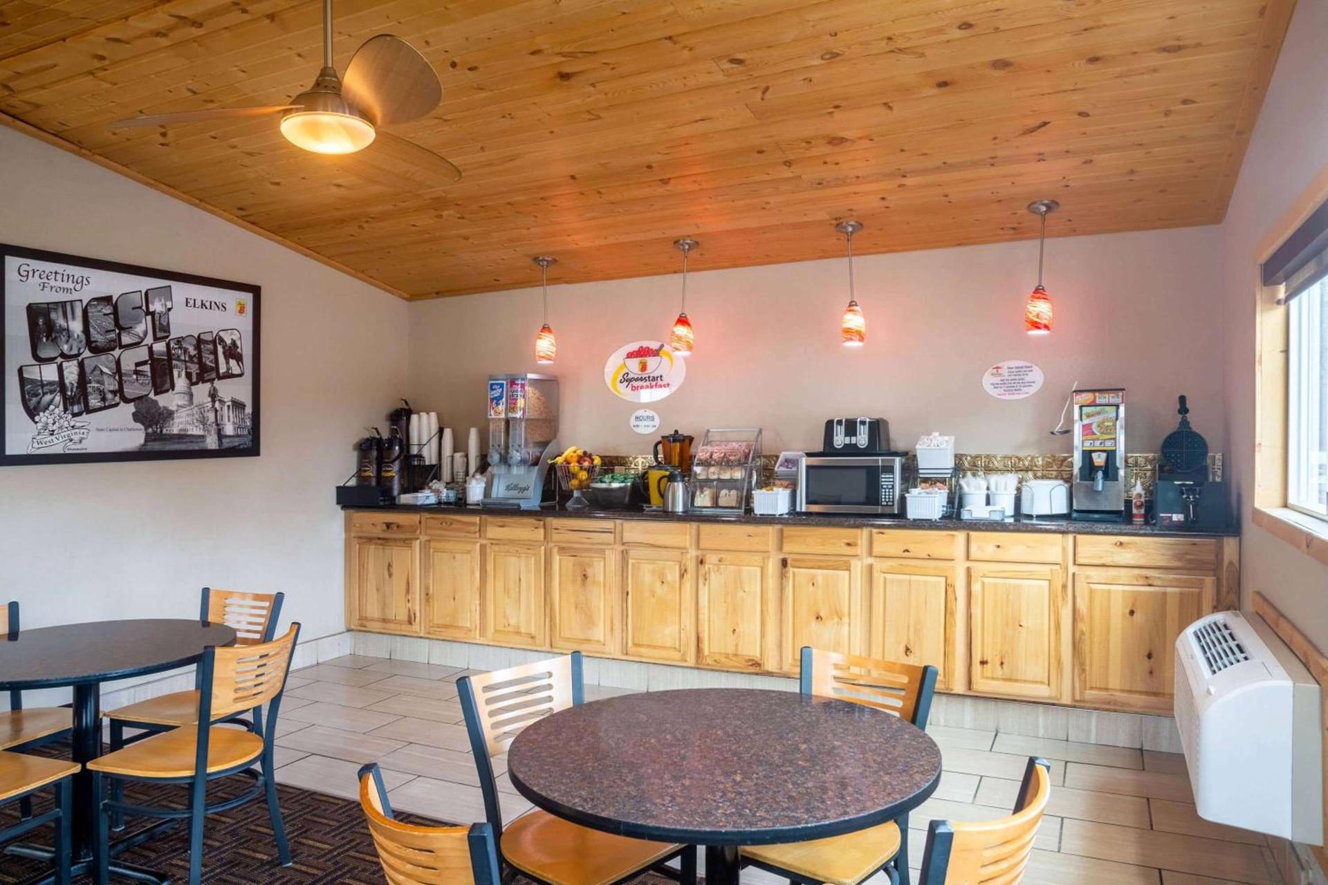 Super 8 by Wyndham Elkins photo 15