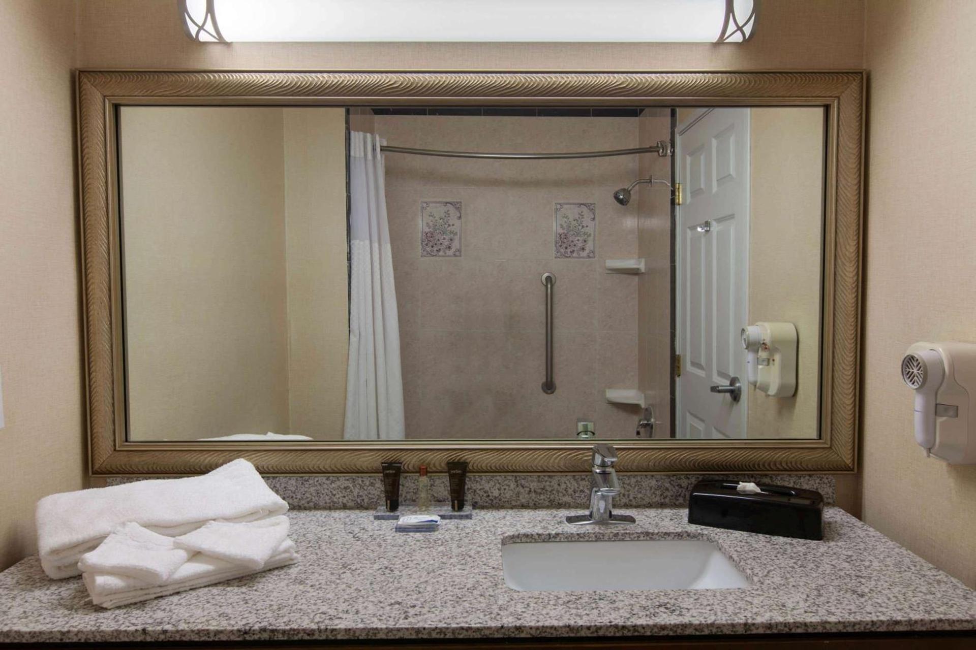 Wingate By Wyndham Houston / Willowbrook photo 5