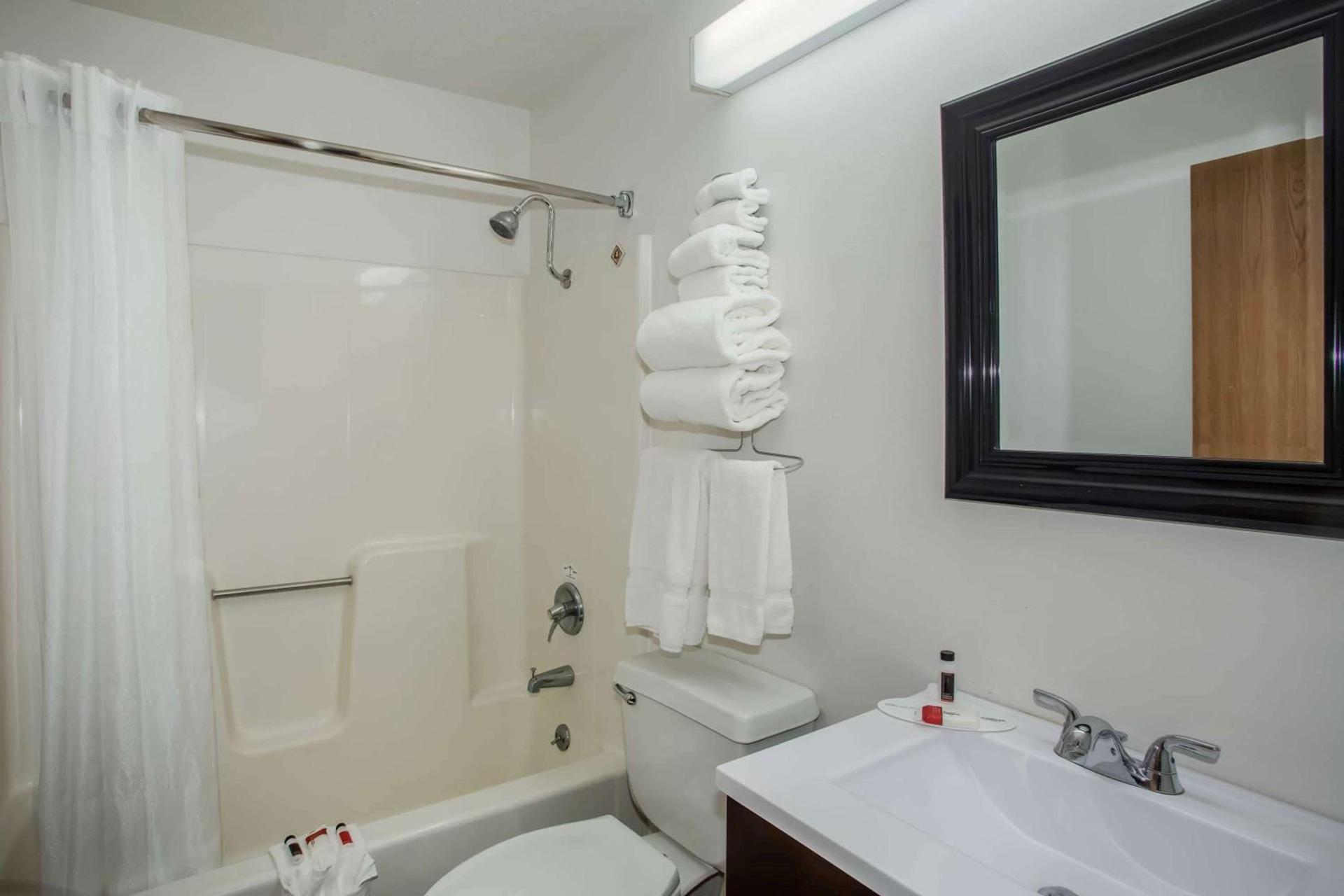 Super 8 by Wyndham Washington photo 11