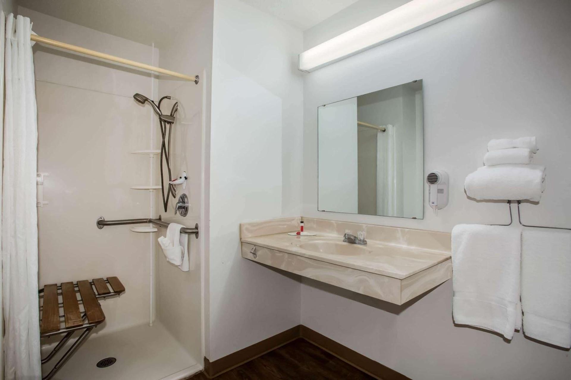 Super 8 by Wyndham Washington photo 13