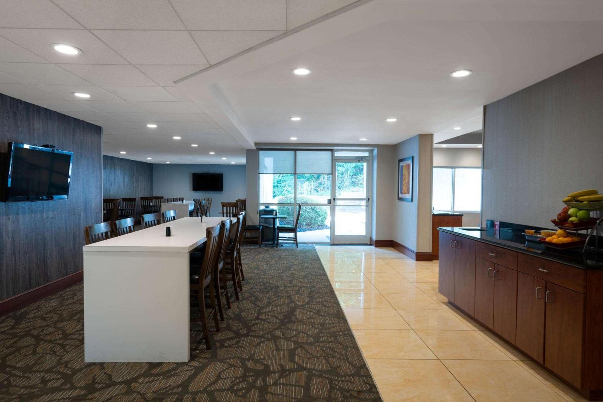 Wingate by Wyndham Fletcher at Asheville Airport photo 35