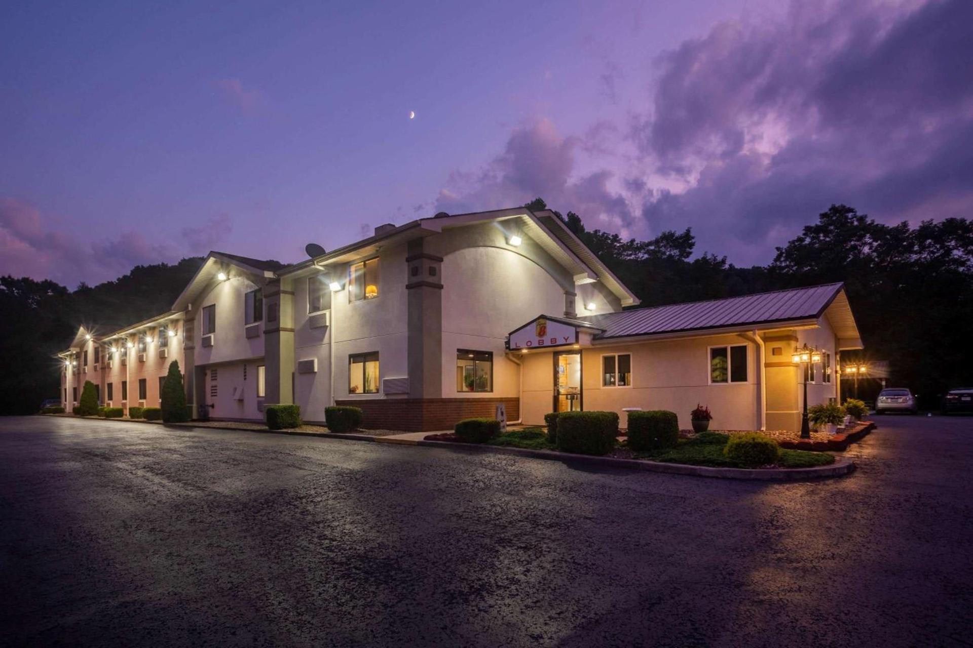 Super 8 by Wyndham Elkins photo 13
