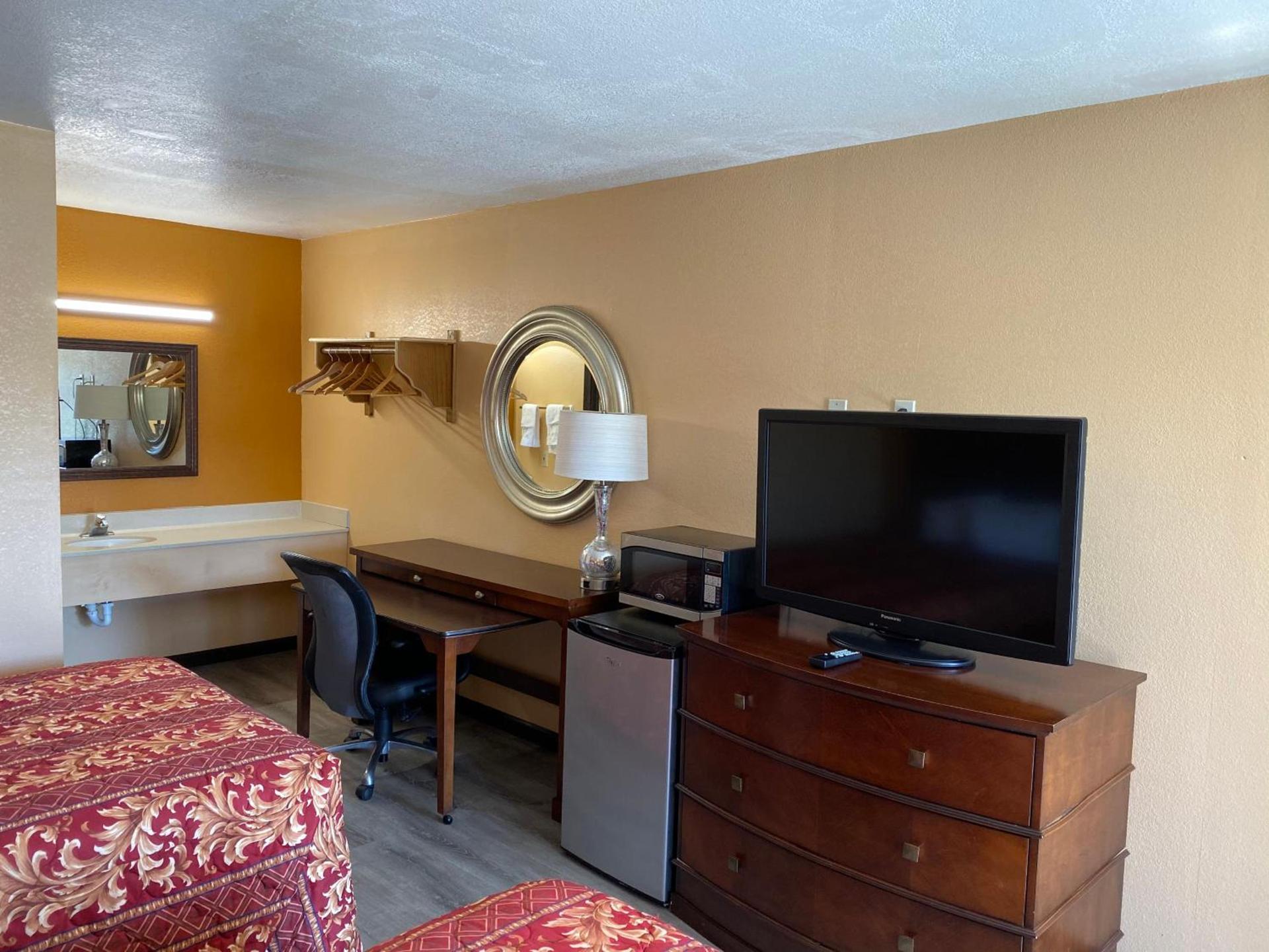 Deluxe Inn photo 6