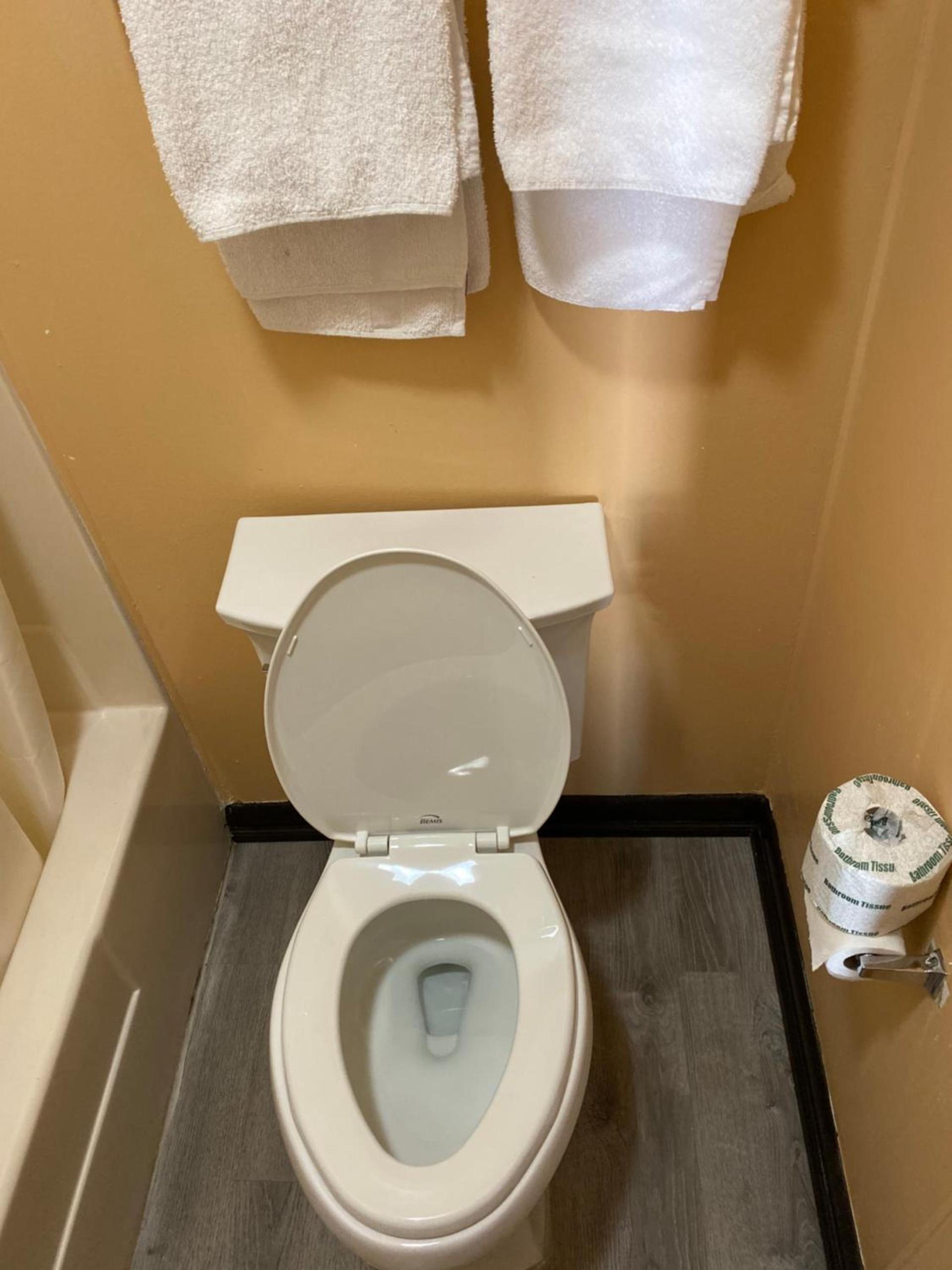 Deluxe Inn photo 7