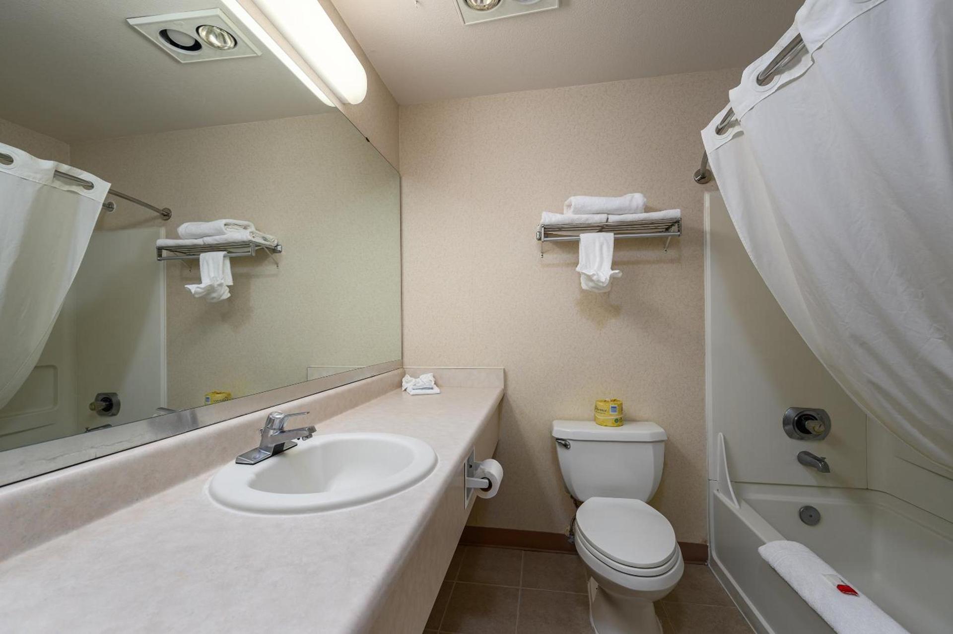Three Rivers Inn Sedro Woolley photo 18