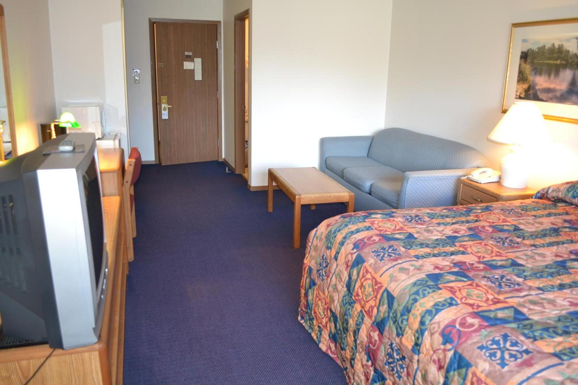 Sky Lodge Inn & Suites - Delavan photo 22