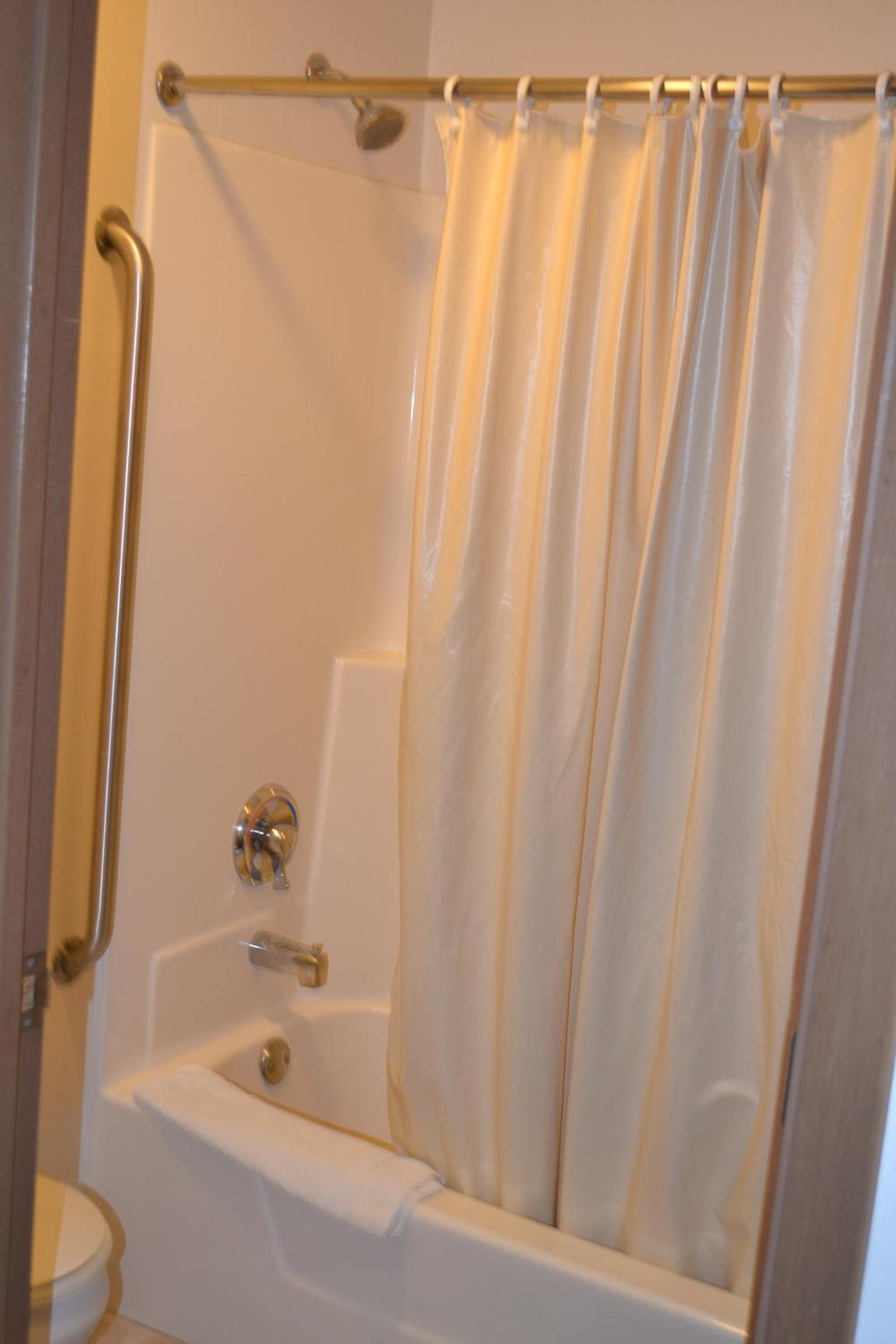 Sky Lodge Inn & Suites - Delavan photo 32
