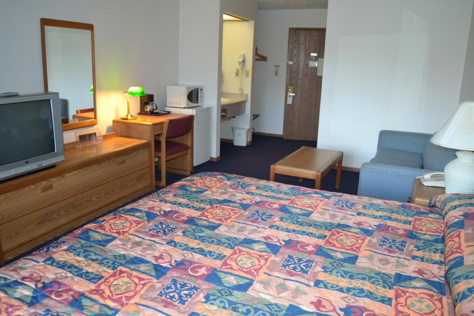 Sky Lodge Inn & Suites - Delavan photo 21
