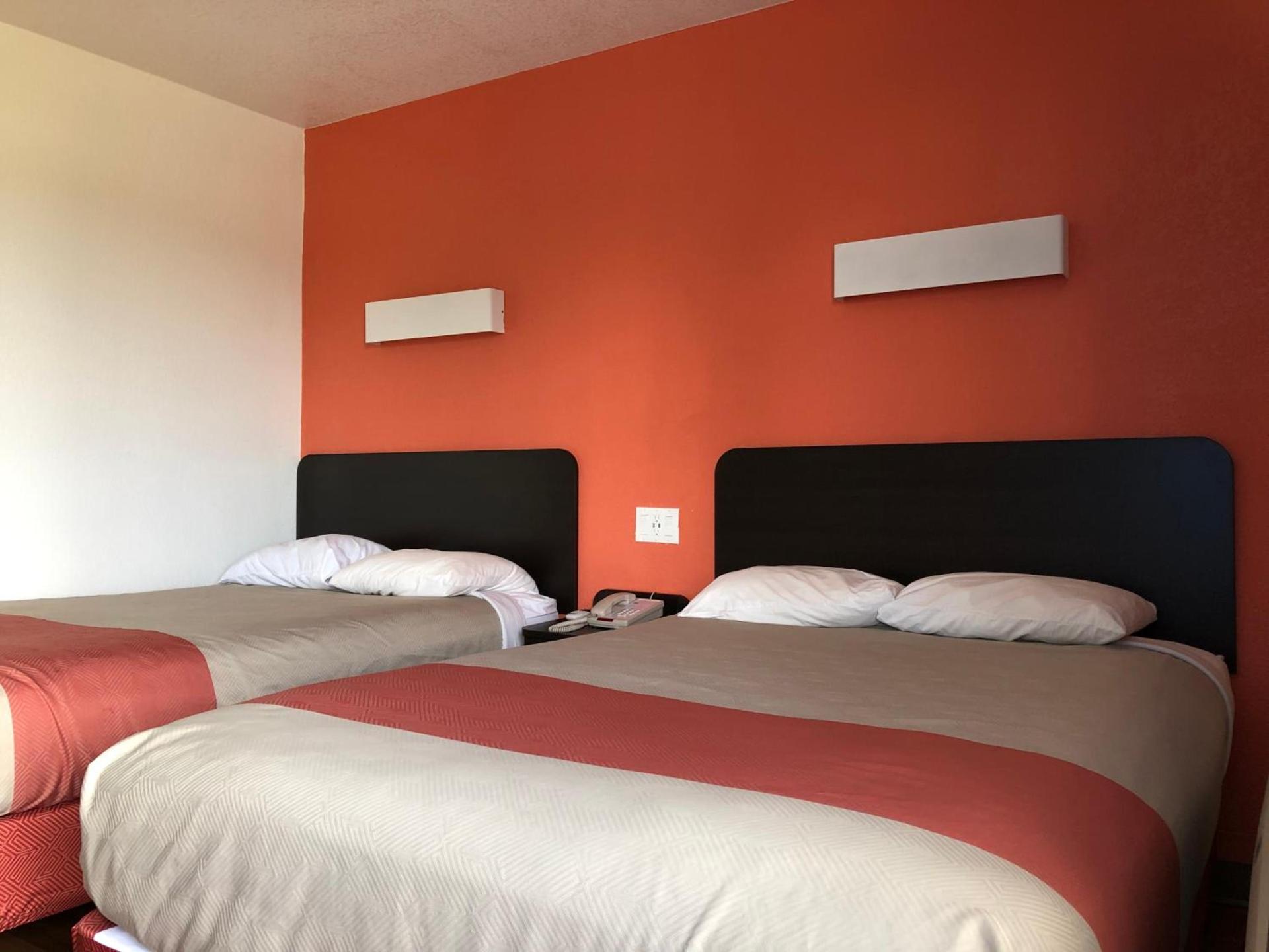 Motel 6-Clute, TX photo 11