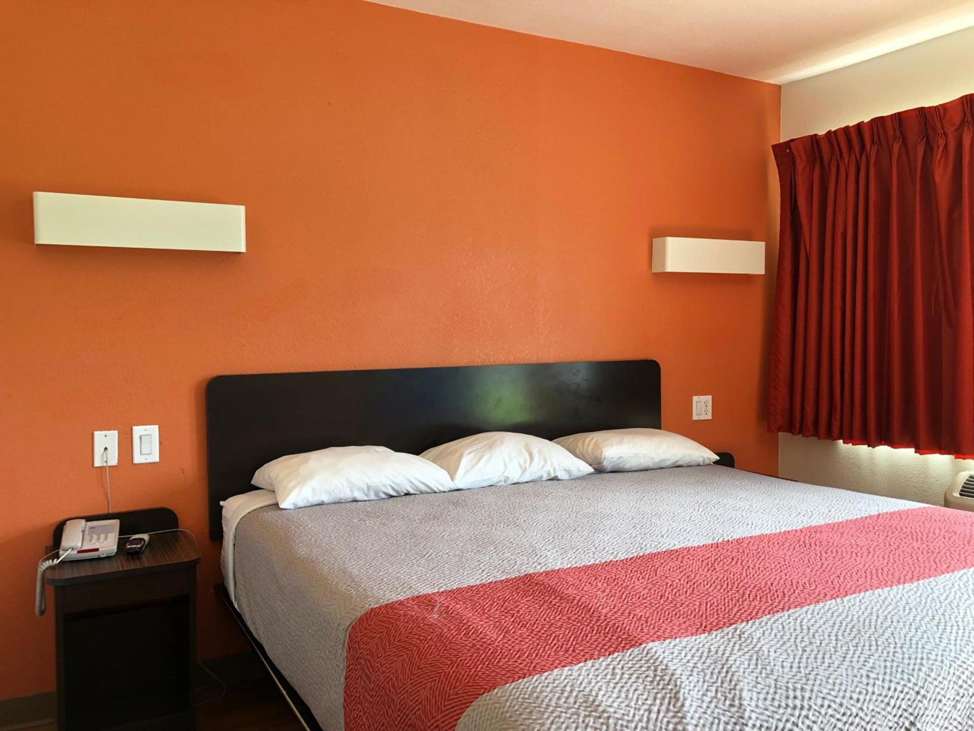 Motel 6-Clute, TX photo 13