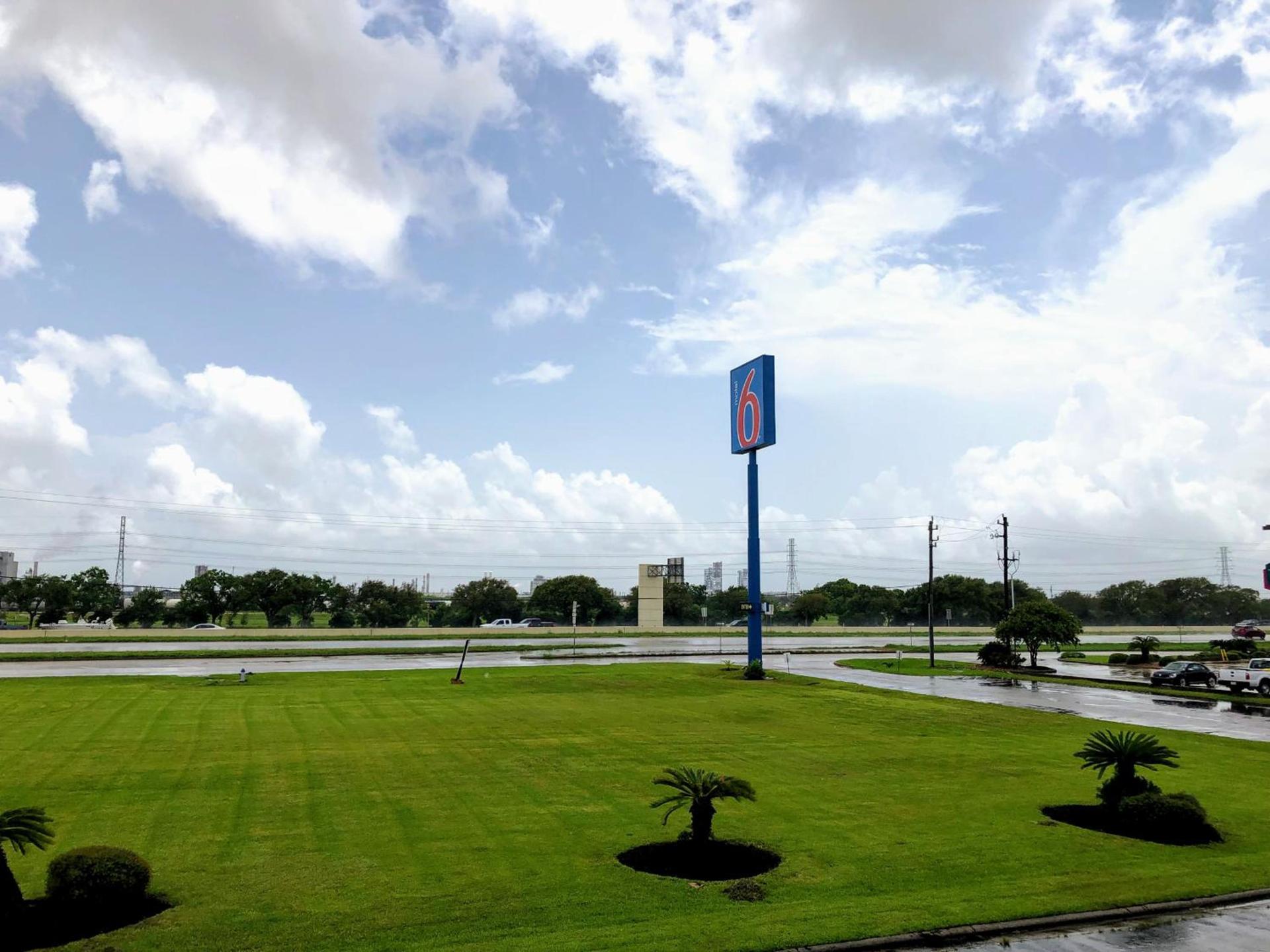 Motel 6-Clute, TX photo 21