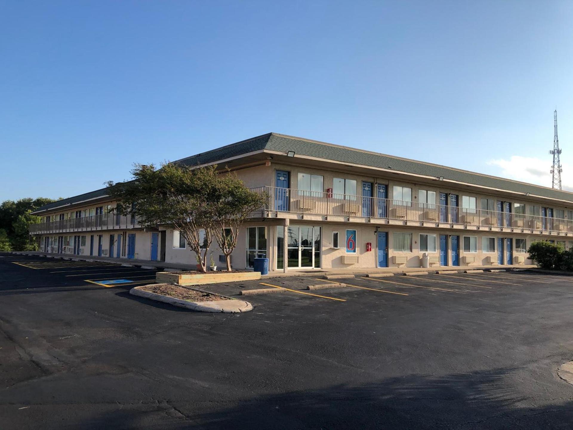 Motel 6-Clute, TX photo 22