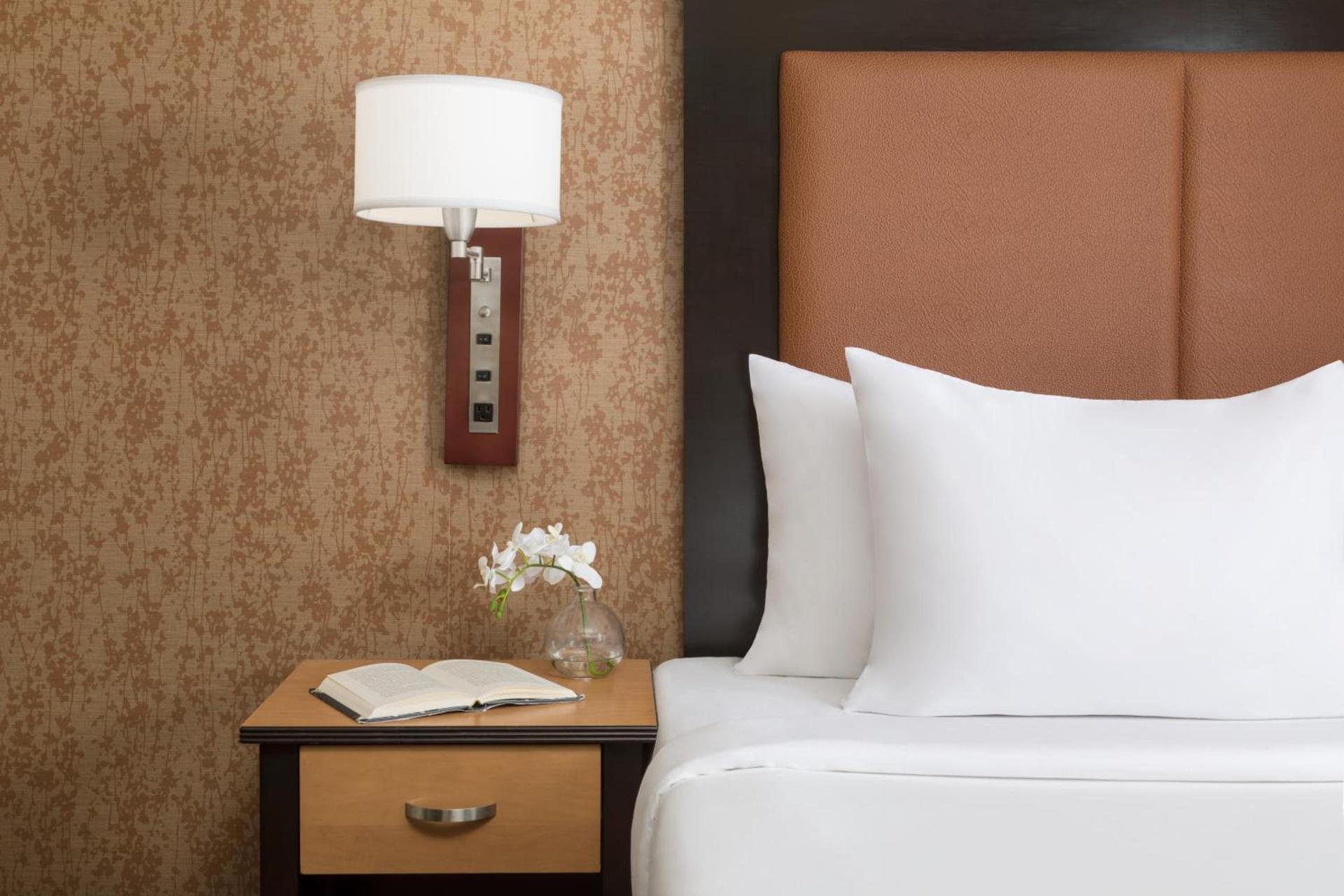 The Hotel at Fifth Avenue photo 2