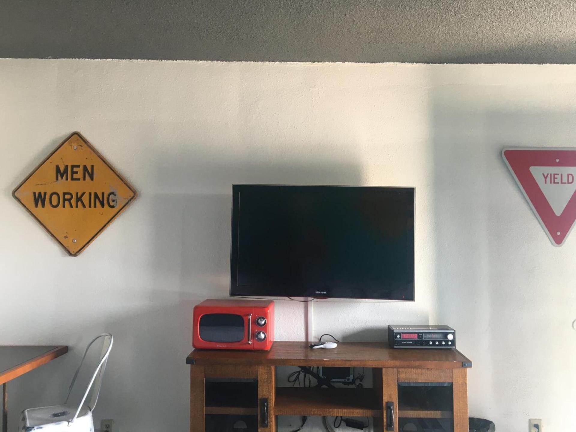 Desert Hills Motel photo 18