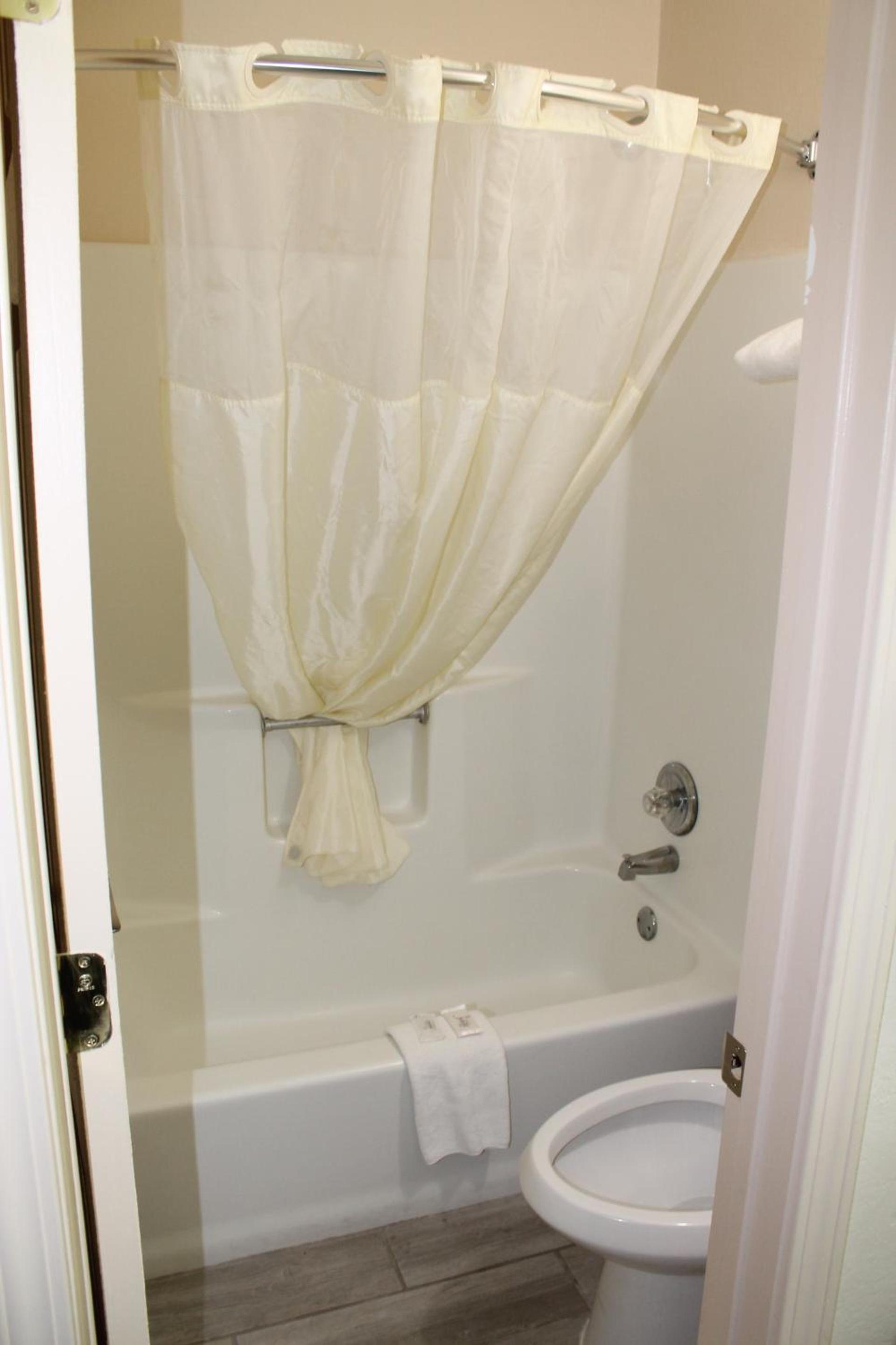 Americas Best Value Inn Tuscaloosa photo 17