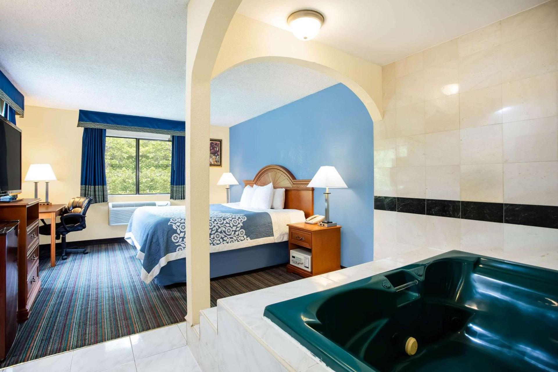 Days Inn by Wyndham Runnemede Philadelphia Area photo 15