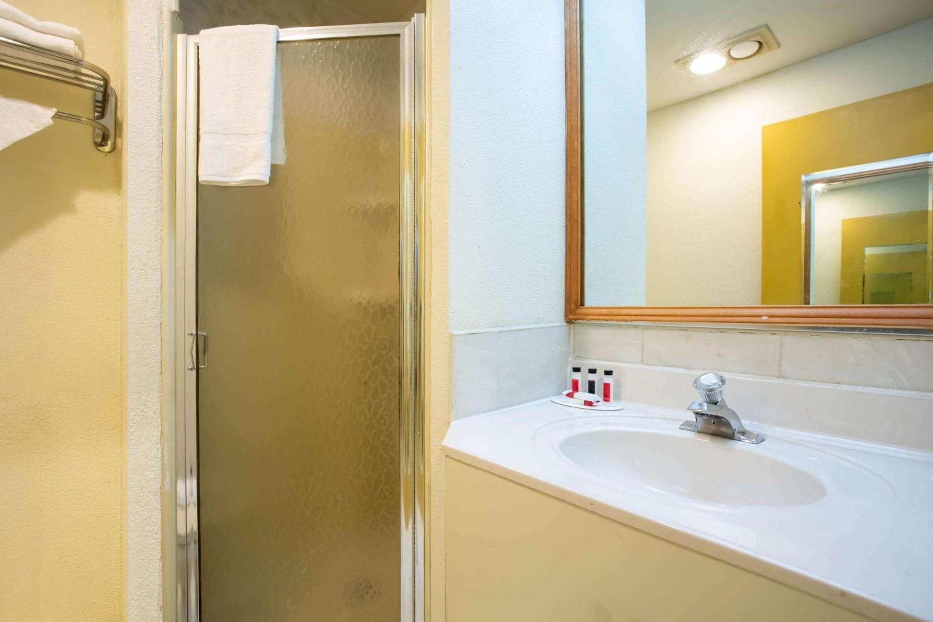 Days Inn by Wyndham Runnemede Philadelphia Area photo 14