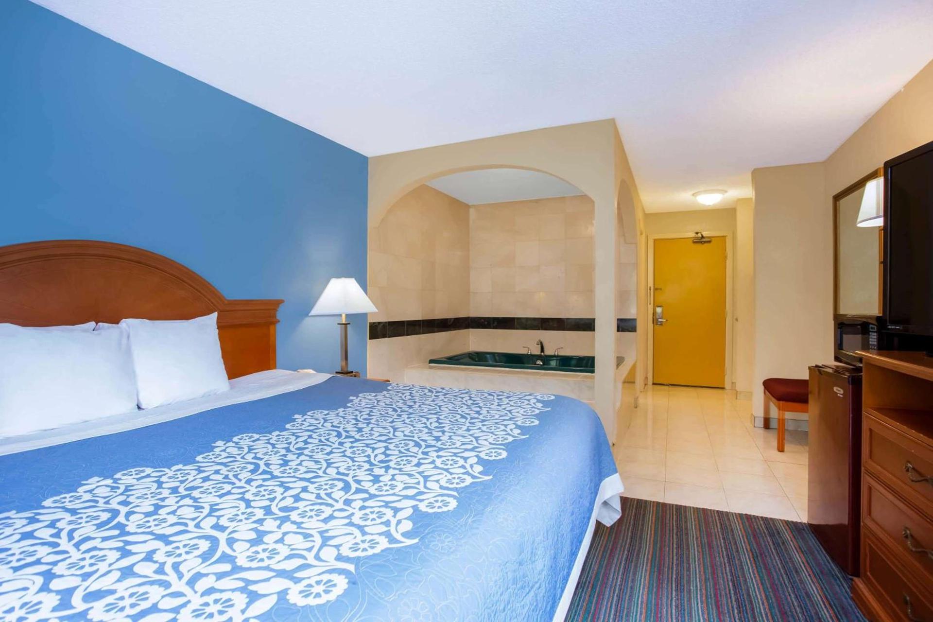 Days Inn by Wyndham Runnemede Philadelphia Area photo 16