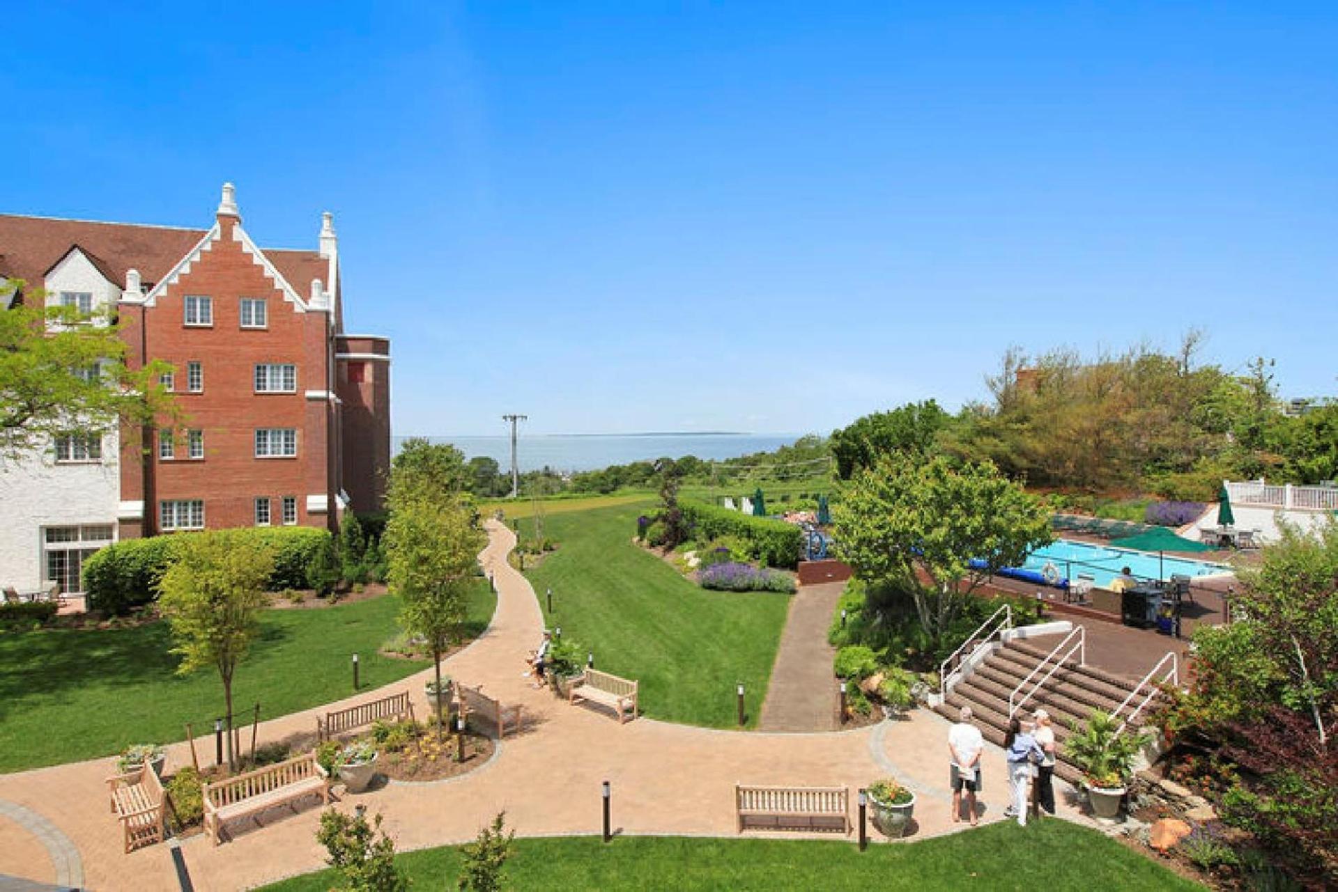 Montauk Manor photo 22