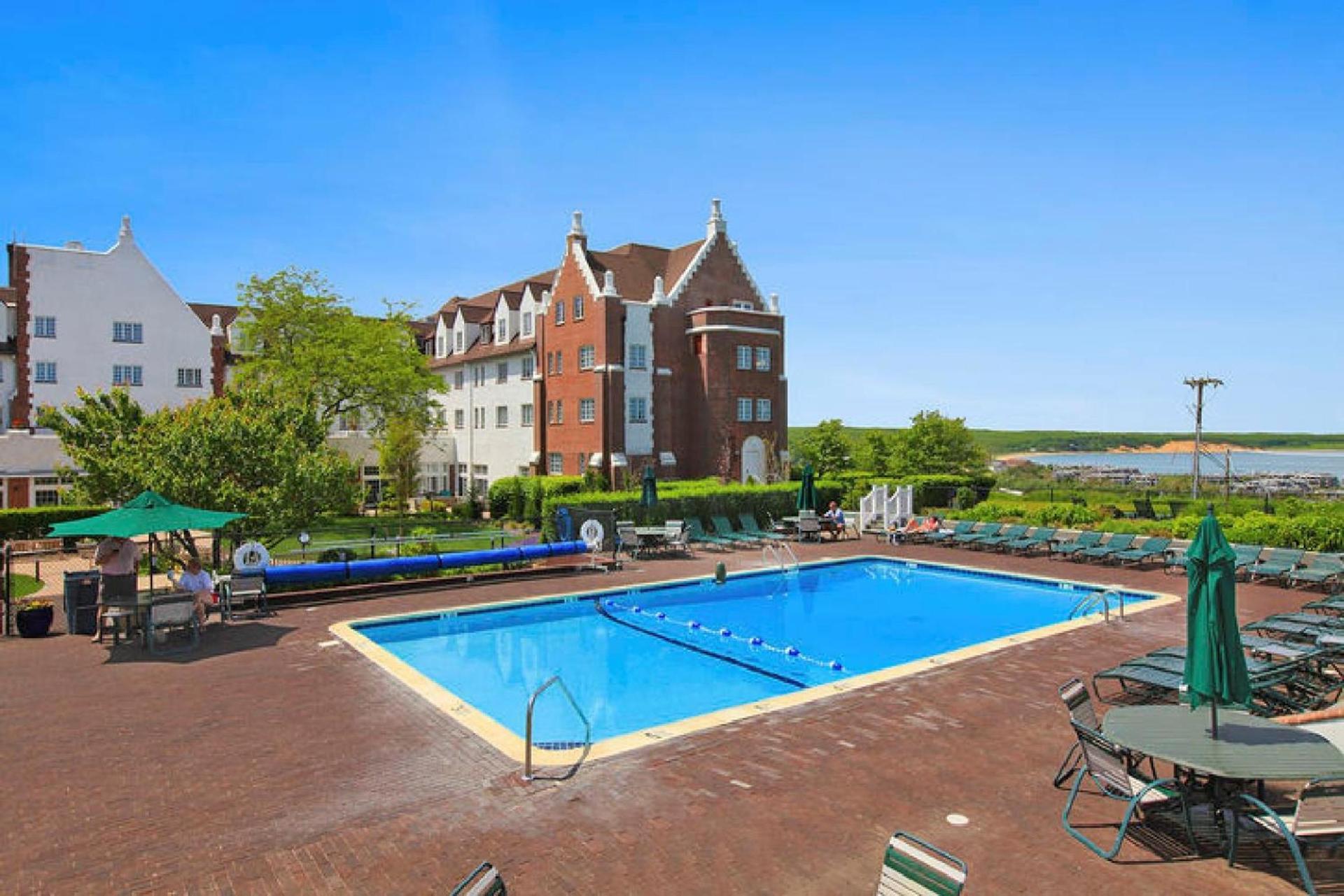 Montauk Manor photo 12