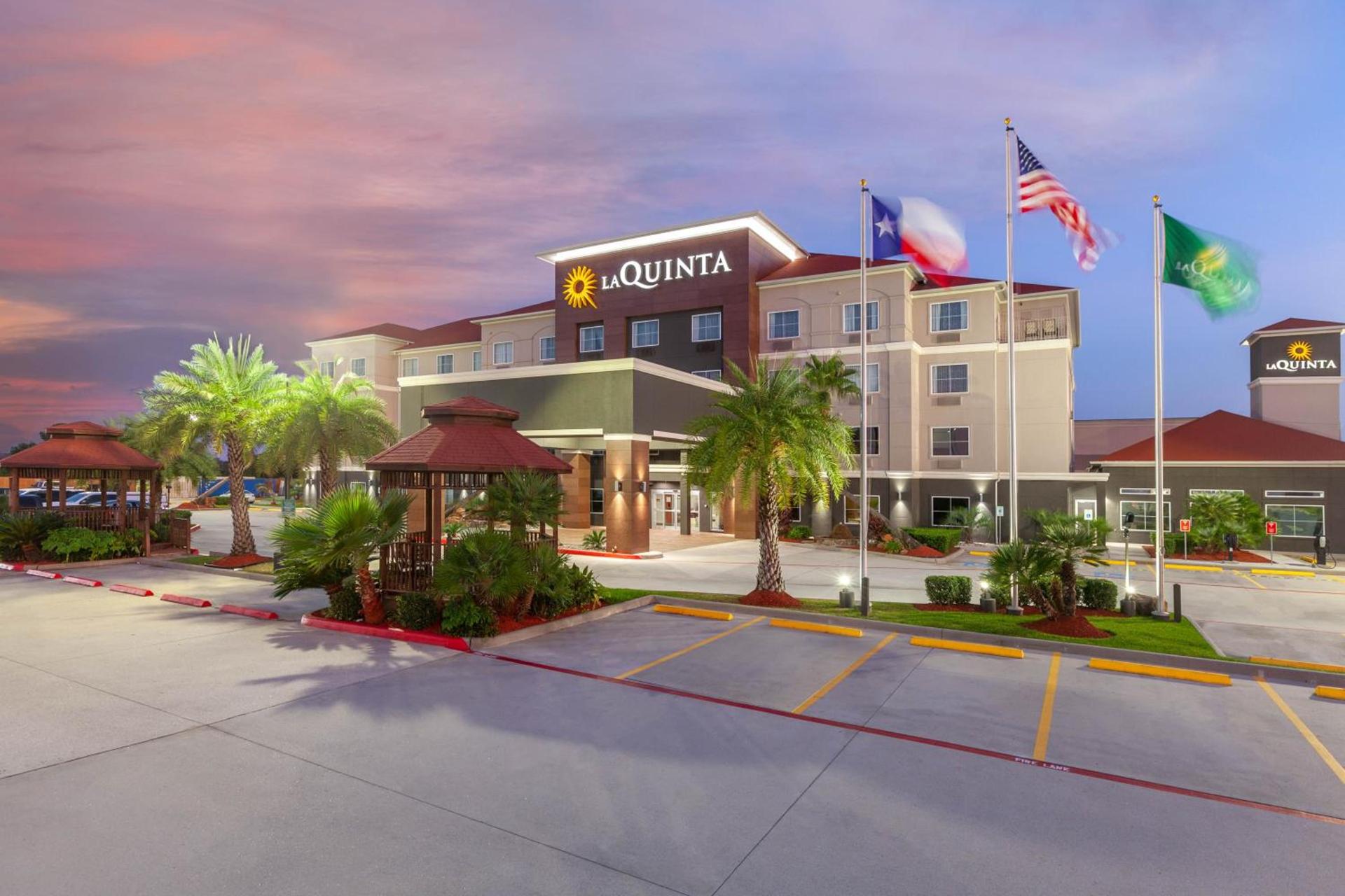 La Quinta by Wyndham Houston Channelview photo 4