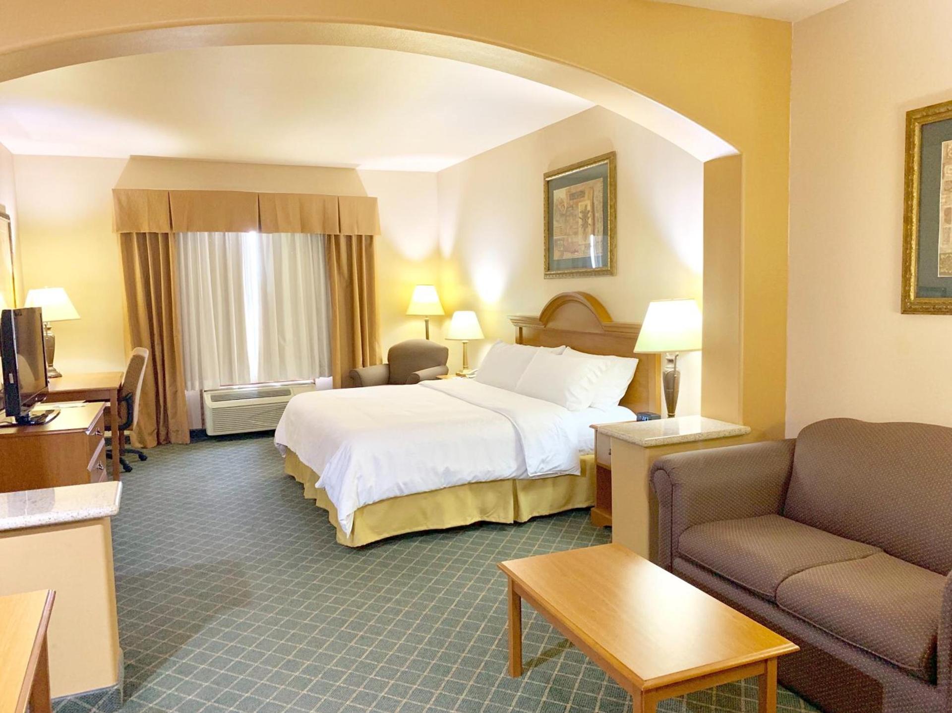 Holiday Inn Express Hotel and Suites Alice by IHG photo 32