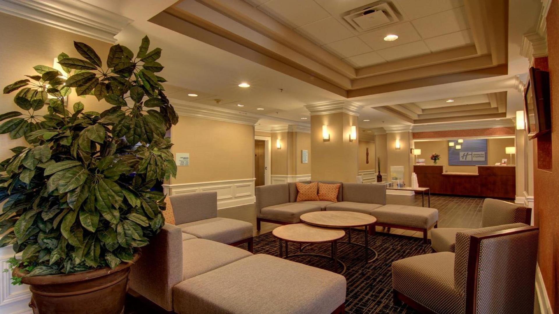 Holiday Inn Express & Suites Alpharetta by IHG photo 11