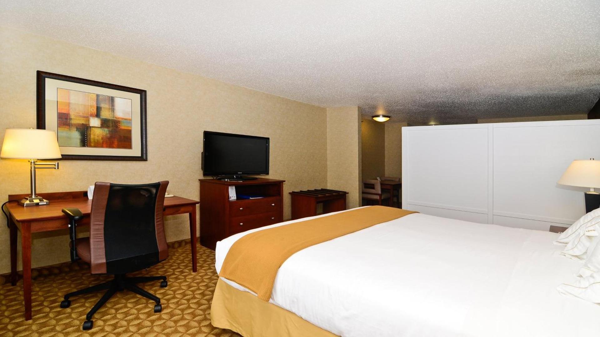 Holiday Inn Express Hotel & Suites Fort Atkinson by IHG photo 14