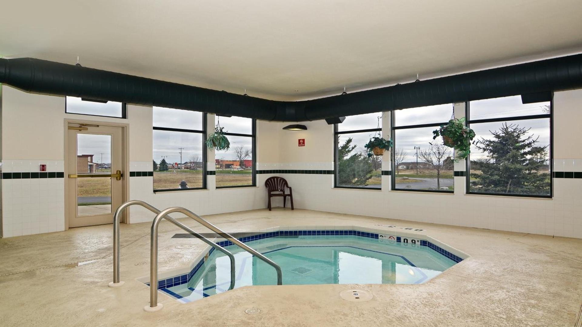 Holiday Inn Express Hotel & Suites Fort Atkinson by IHG photo 5