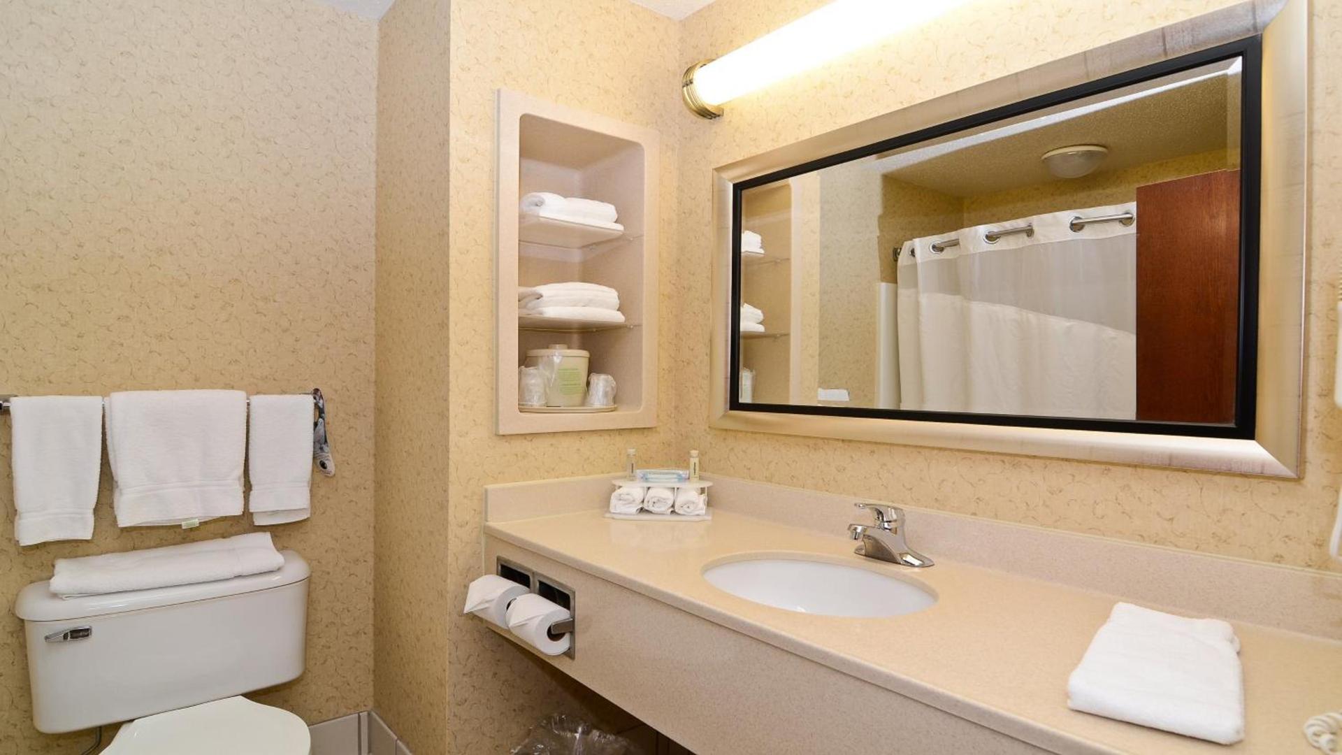 Holiday Inn Express Hotel & Suites Fort Atkinson by IHG photo 18