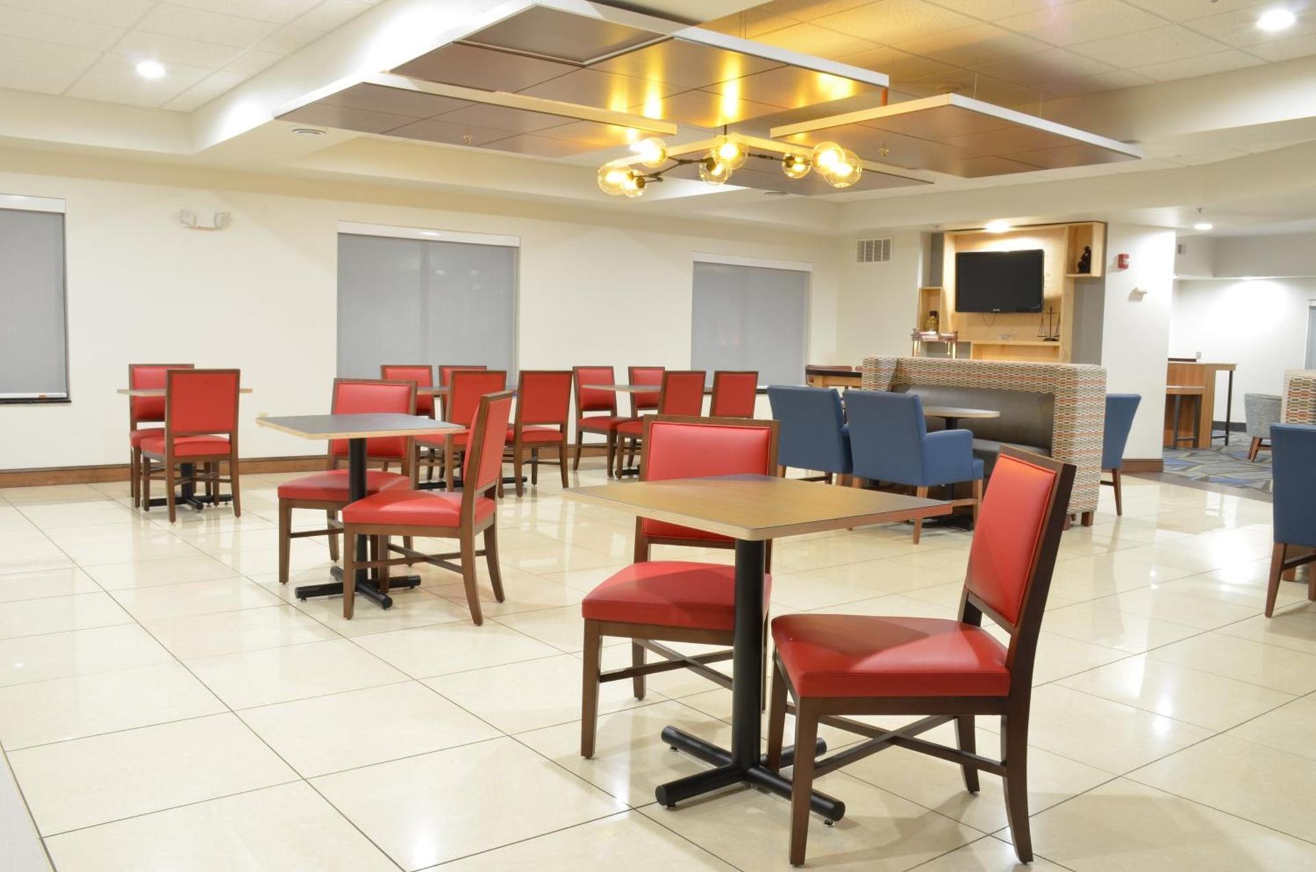 Holiday Inn Express- Waterloo/Cedar Falls by IHG photo 20
