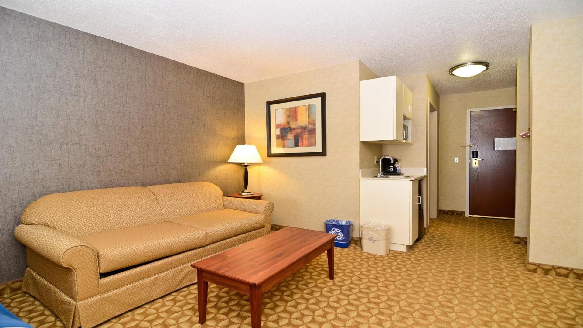 Holiday Inn Express Hotel & Suites Fort Atkinson by IHG photo 19