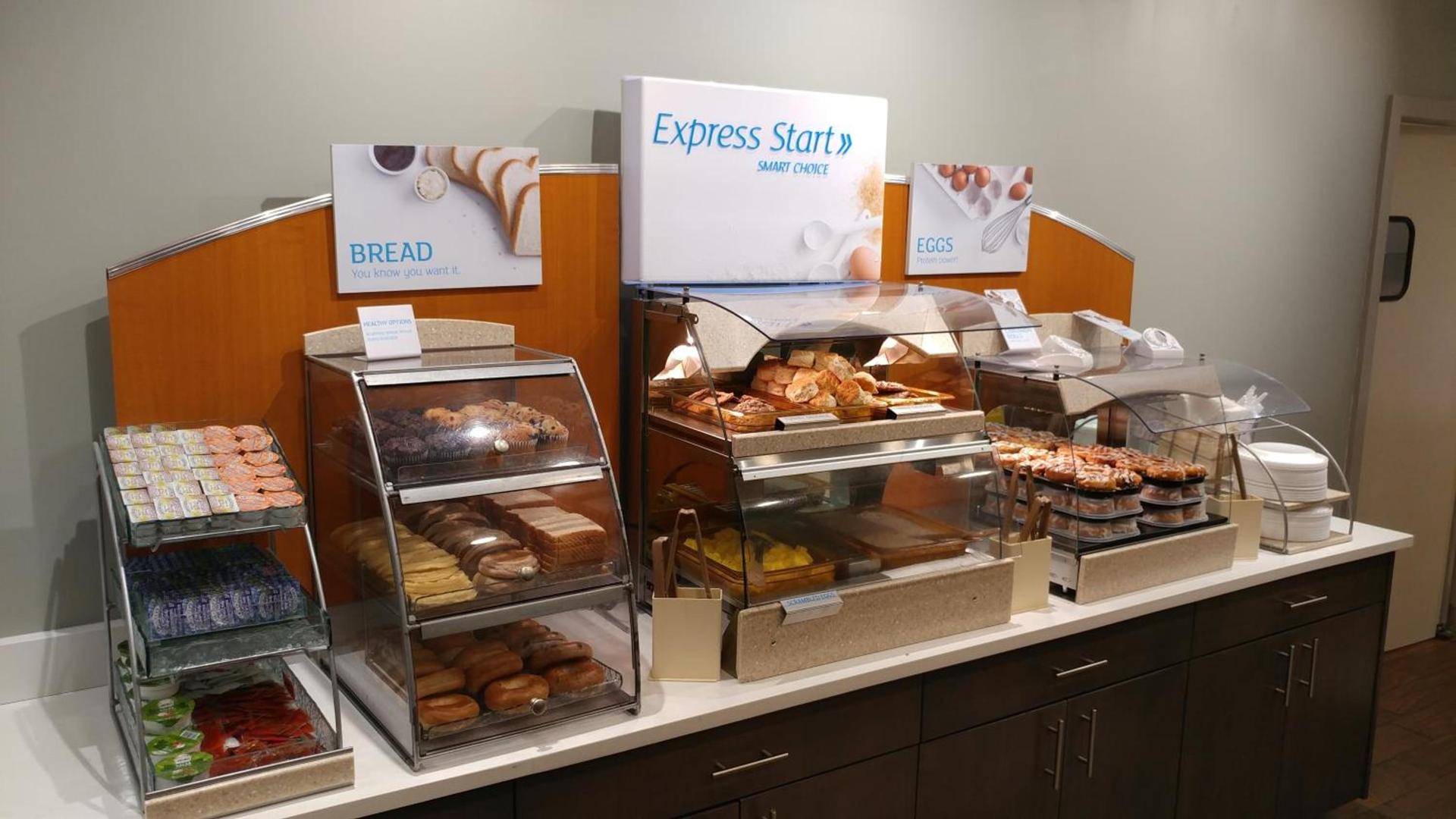Holiday Inn Express Atlanta Airport-College Park by IHG photo 36