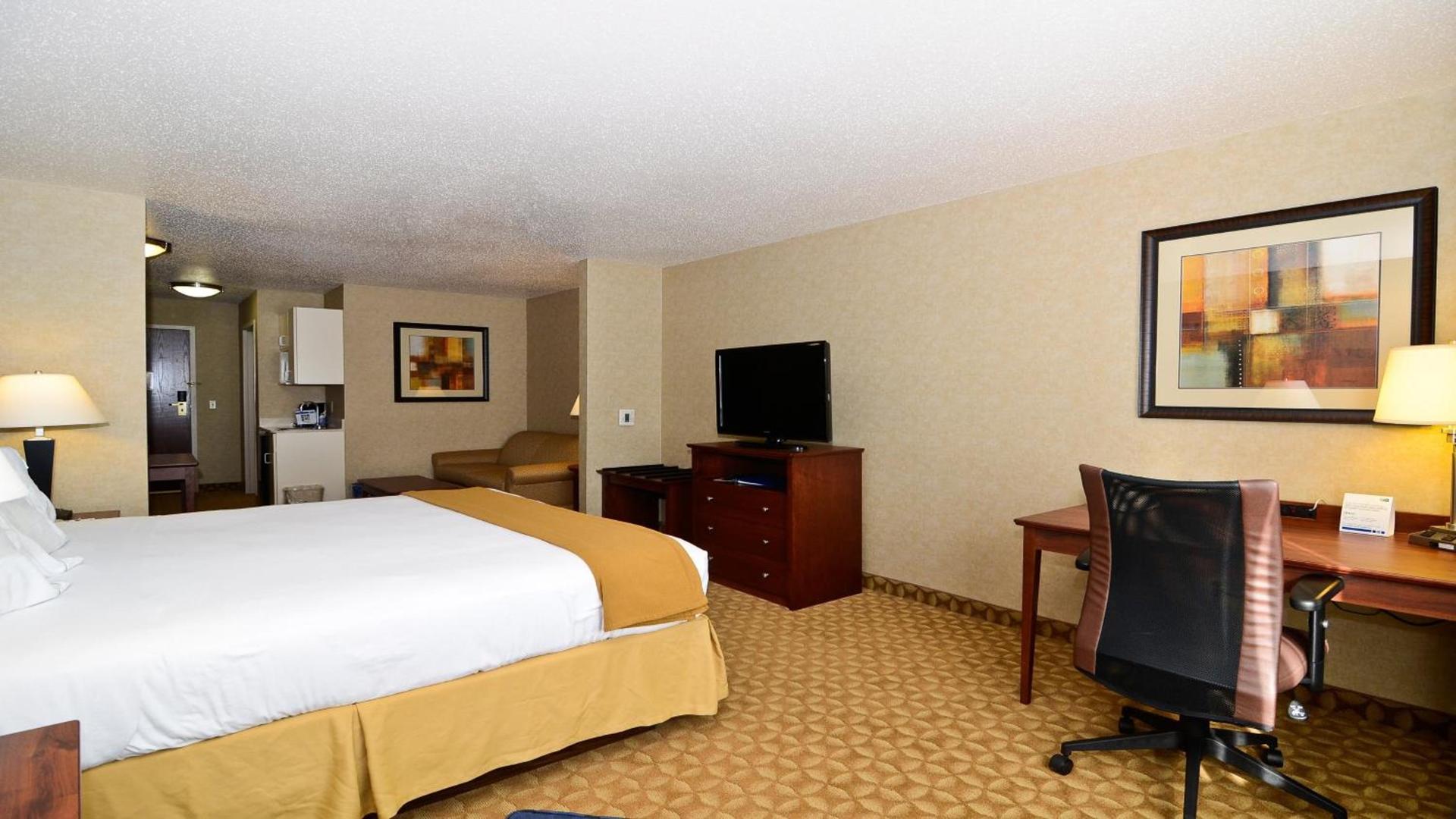 Holiday Inn Express Hotel & Suites Fort Atkinson by IHG photo 12